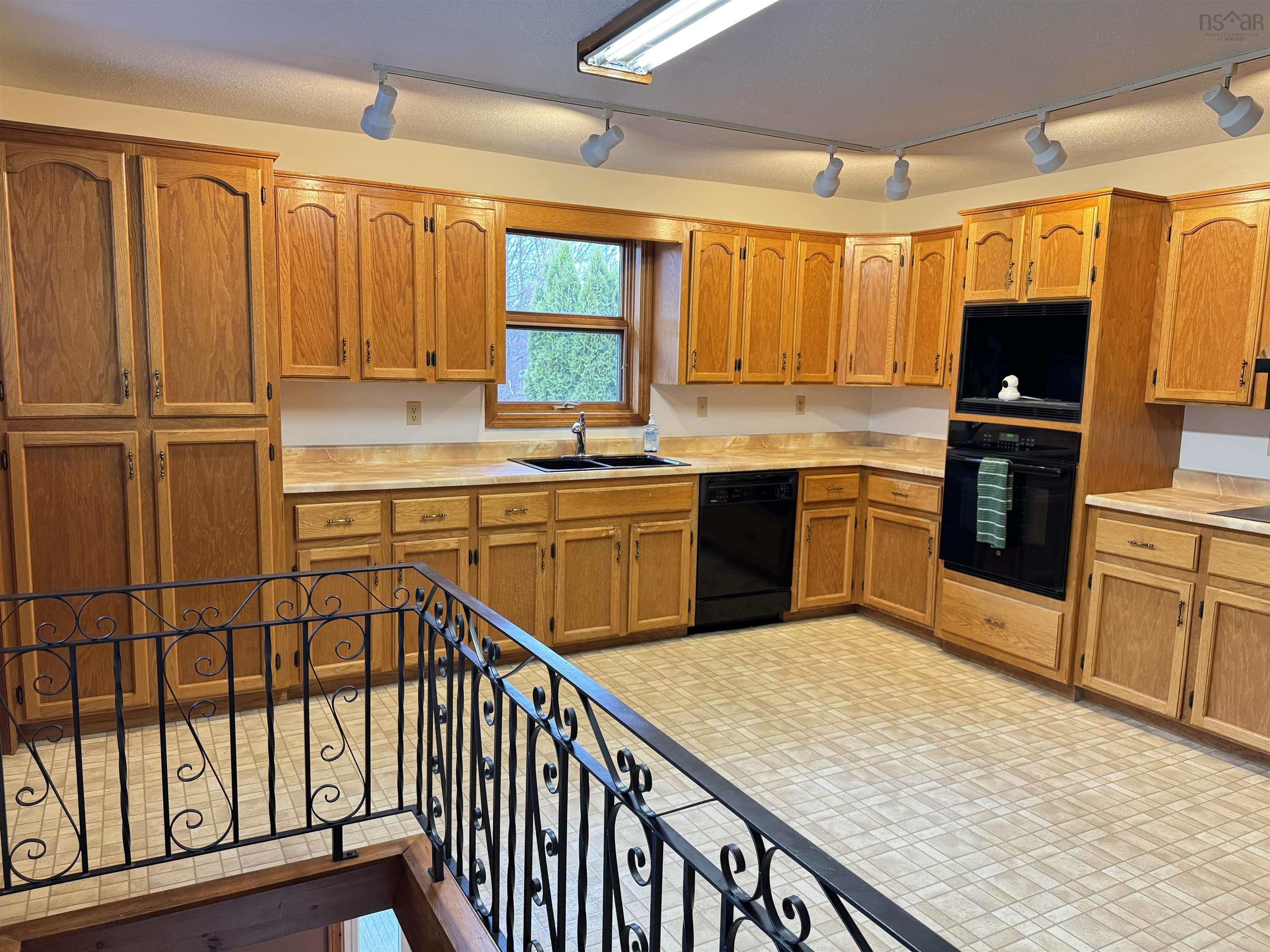 $425,000.00: 367 East Torbrook Road, South Tremont