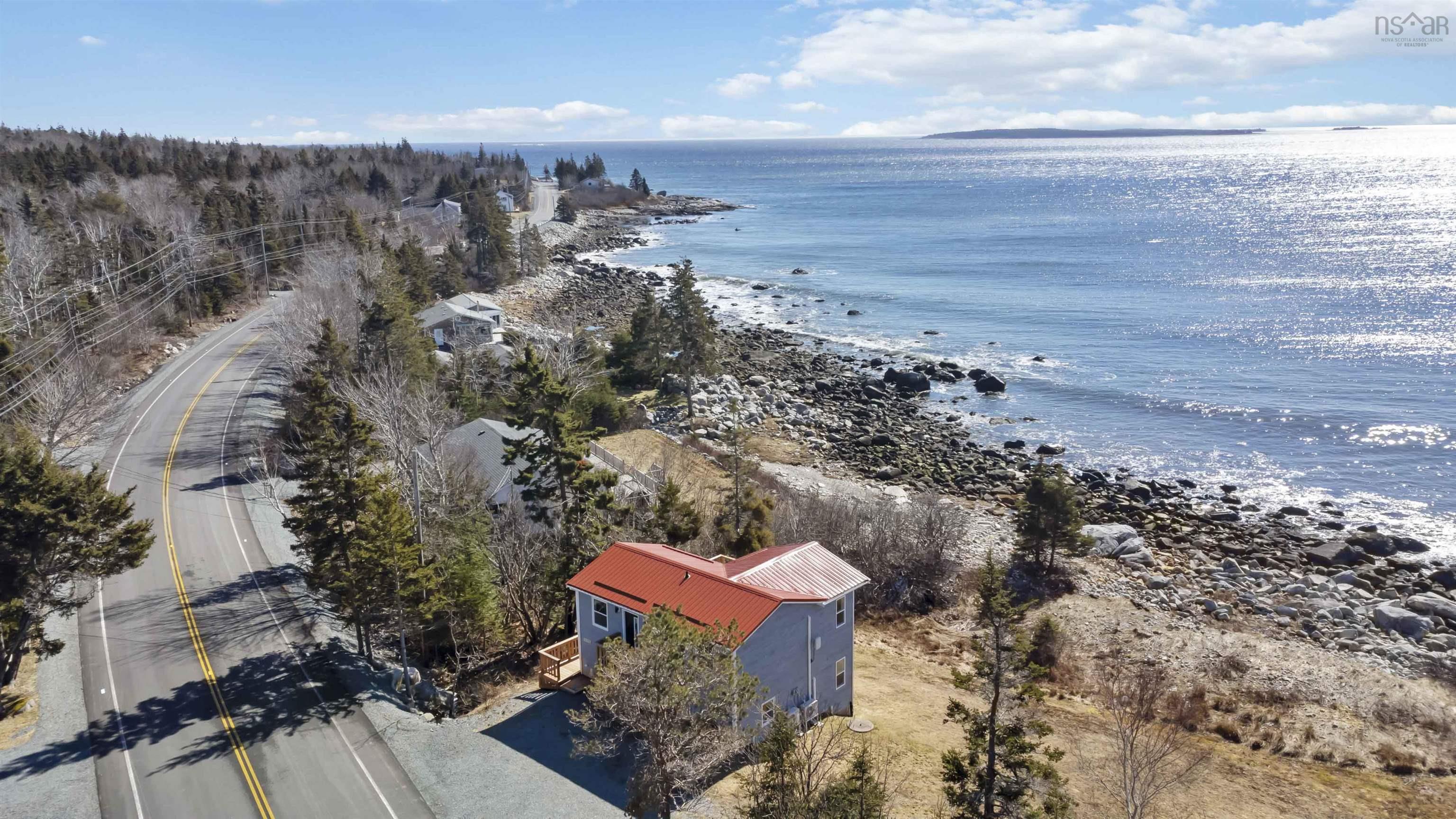 $525,000.00: 7371 Highway 3, Summerville Centre