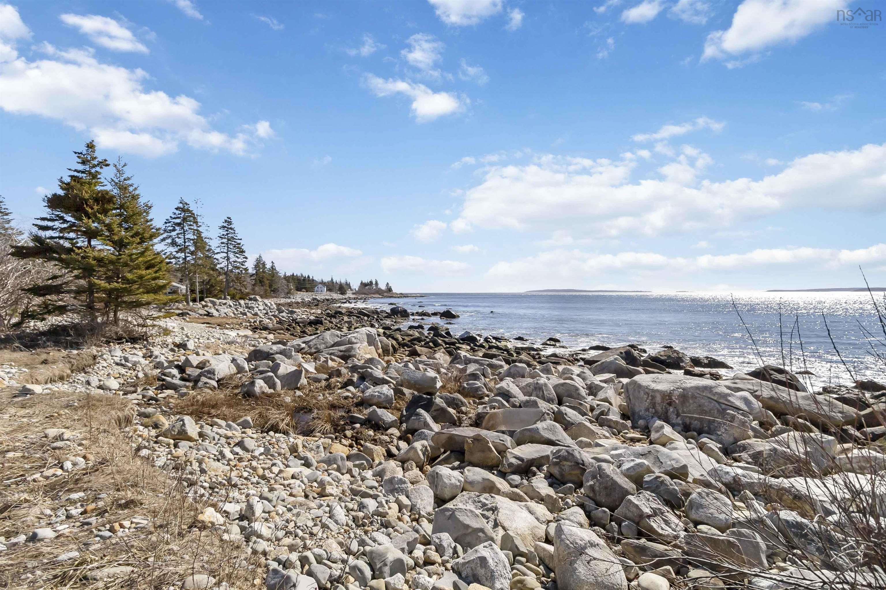 $525,000.00: 7371 Highway 3, Summerville Centre