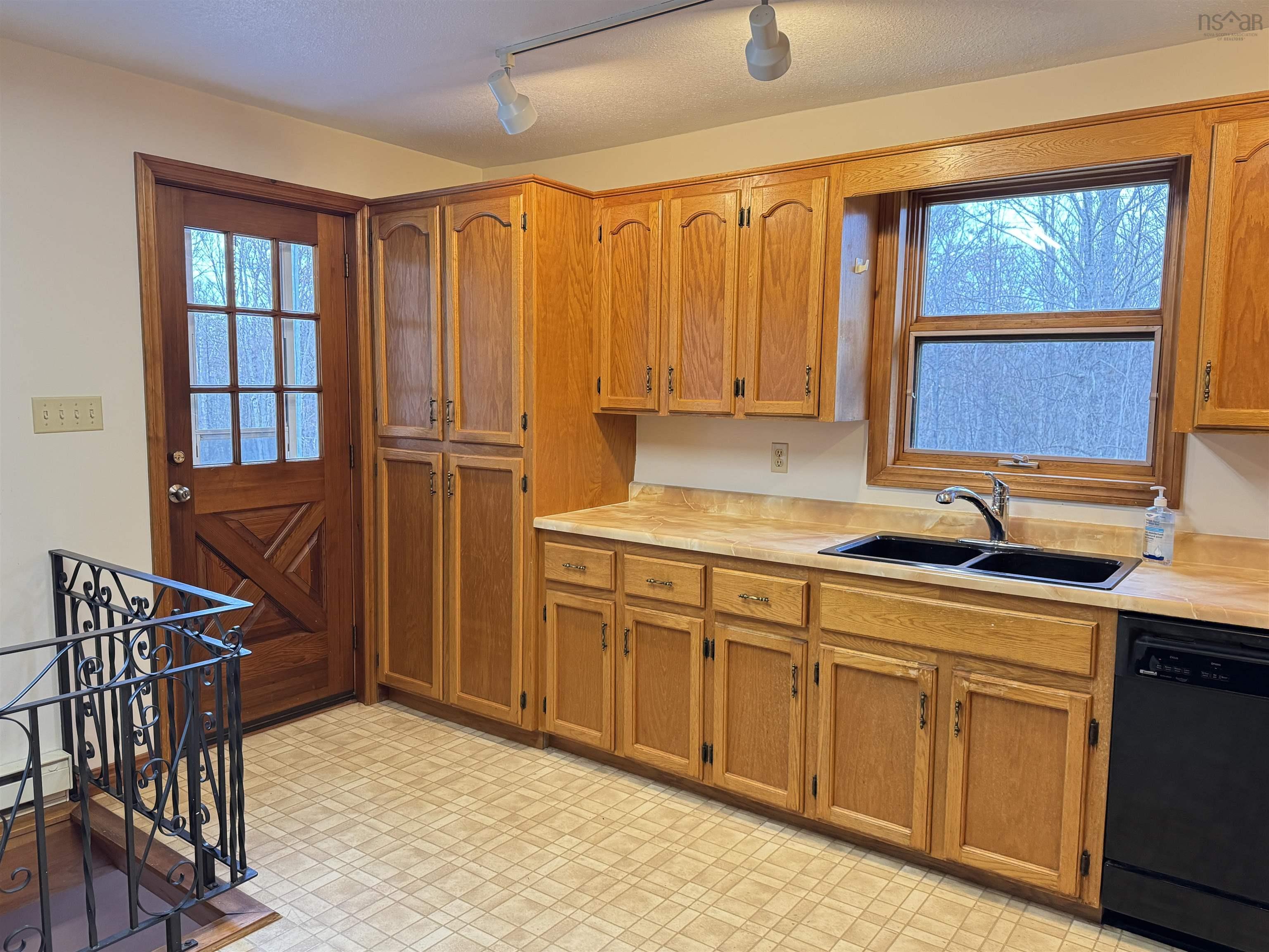 $399,000.00: 367 East Torbrook Road, South Tremont