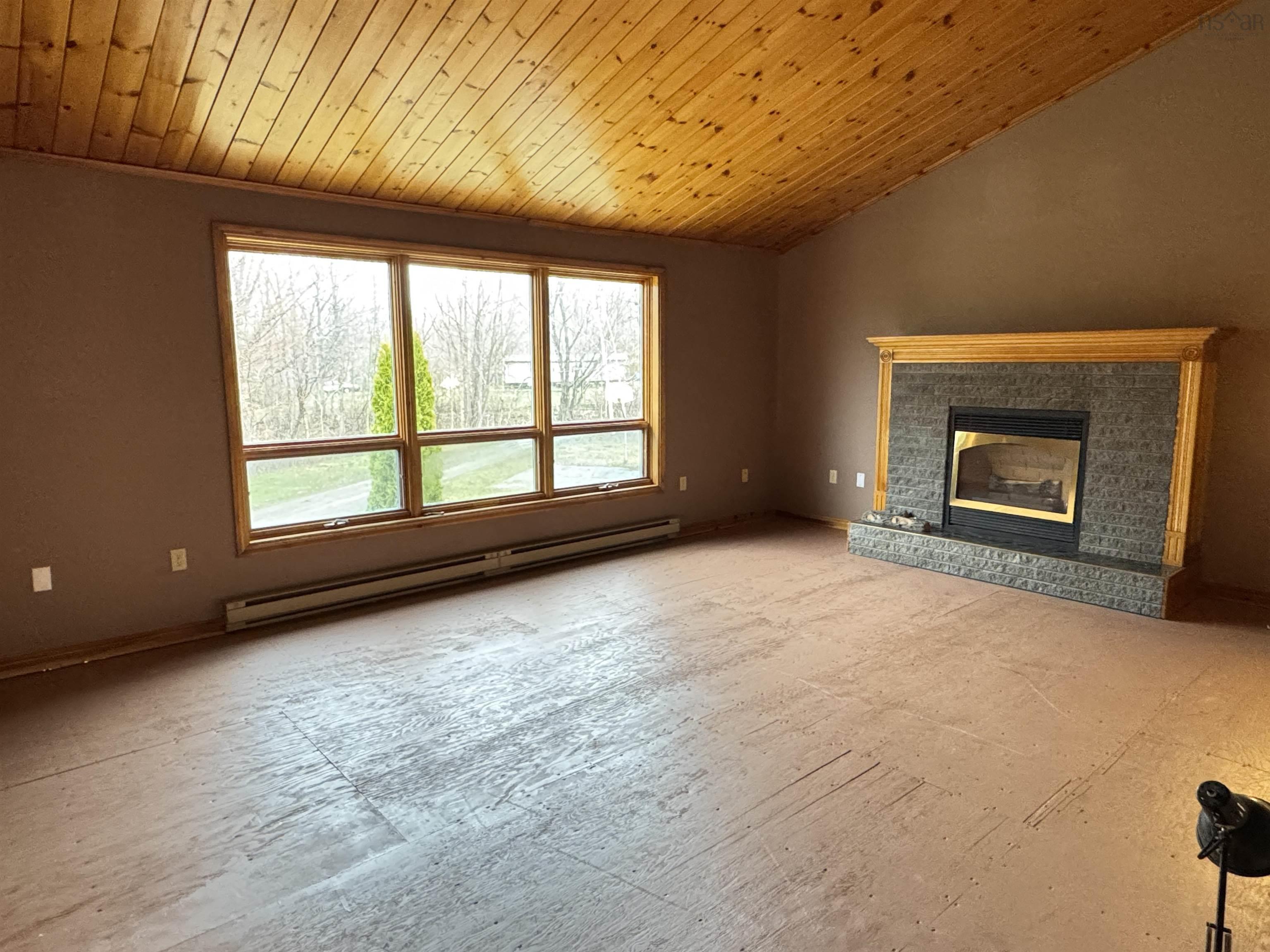 $399,000.00: 367 East Torbrook Road, South Tremont