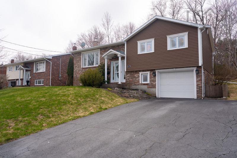$589,900.00: 434 Colby Drive, Colby Village