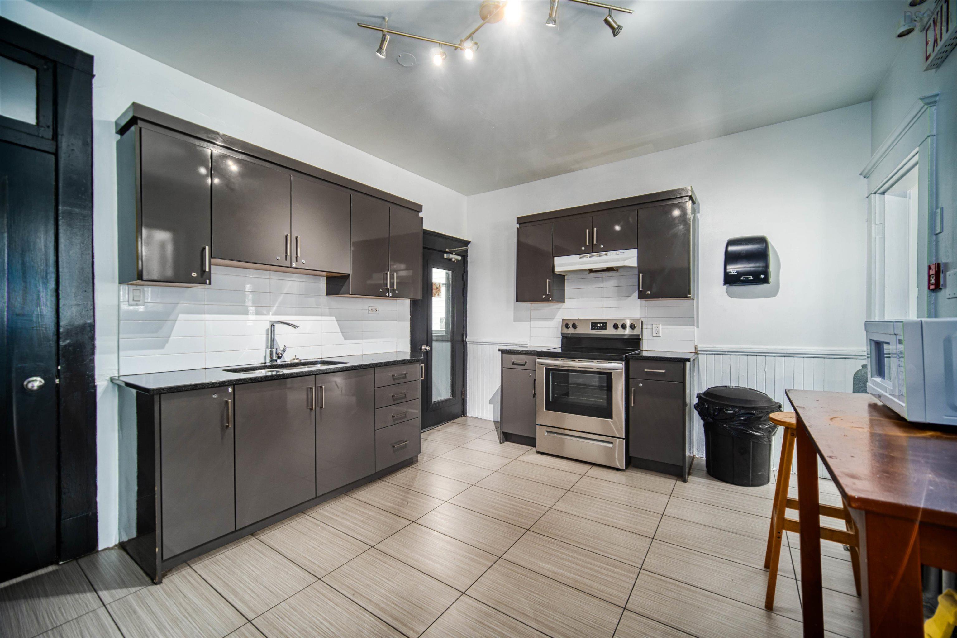 $6,600,000.00: 6033 South Street, Halifax Peninsula