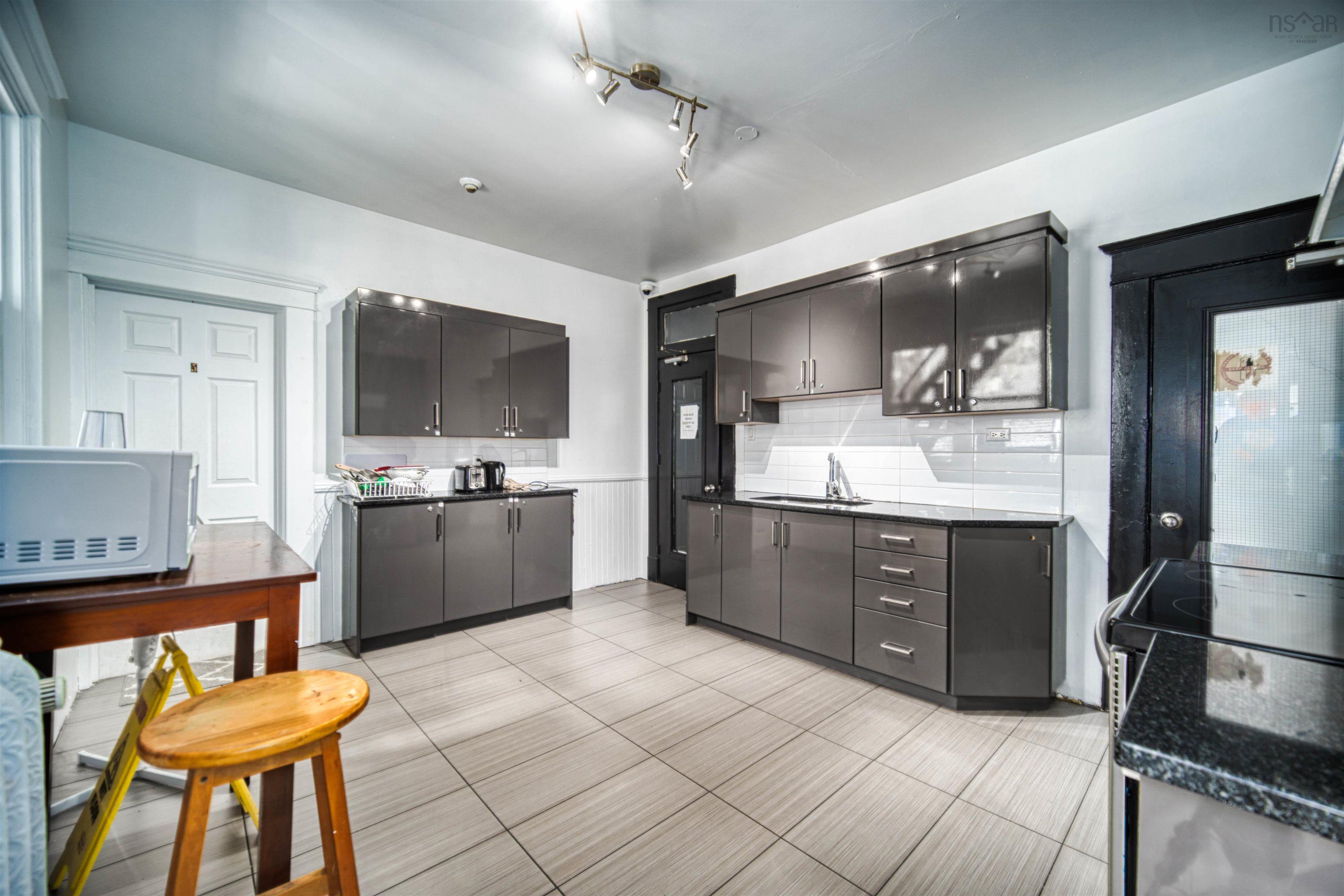 $6,600,000.00: 6033 South Street, Halifax Peninsula