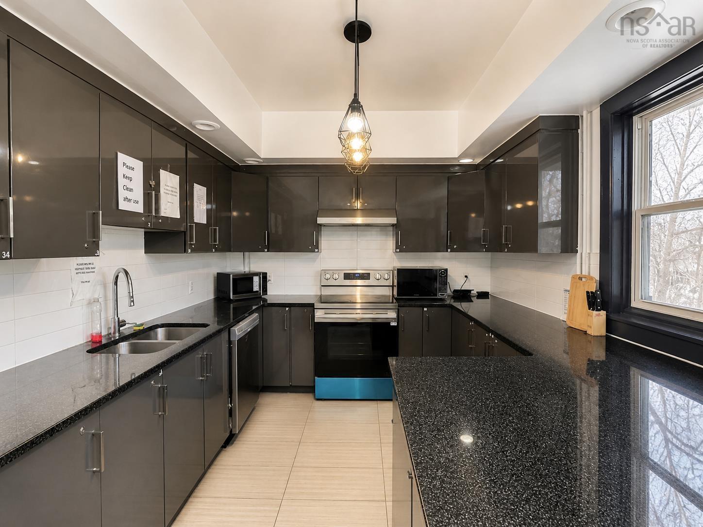 $6,600,000.00: 6033 South Street, Halifax Peninsula