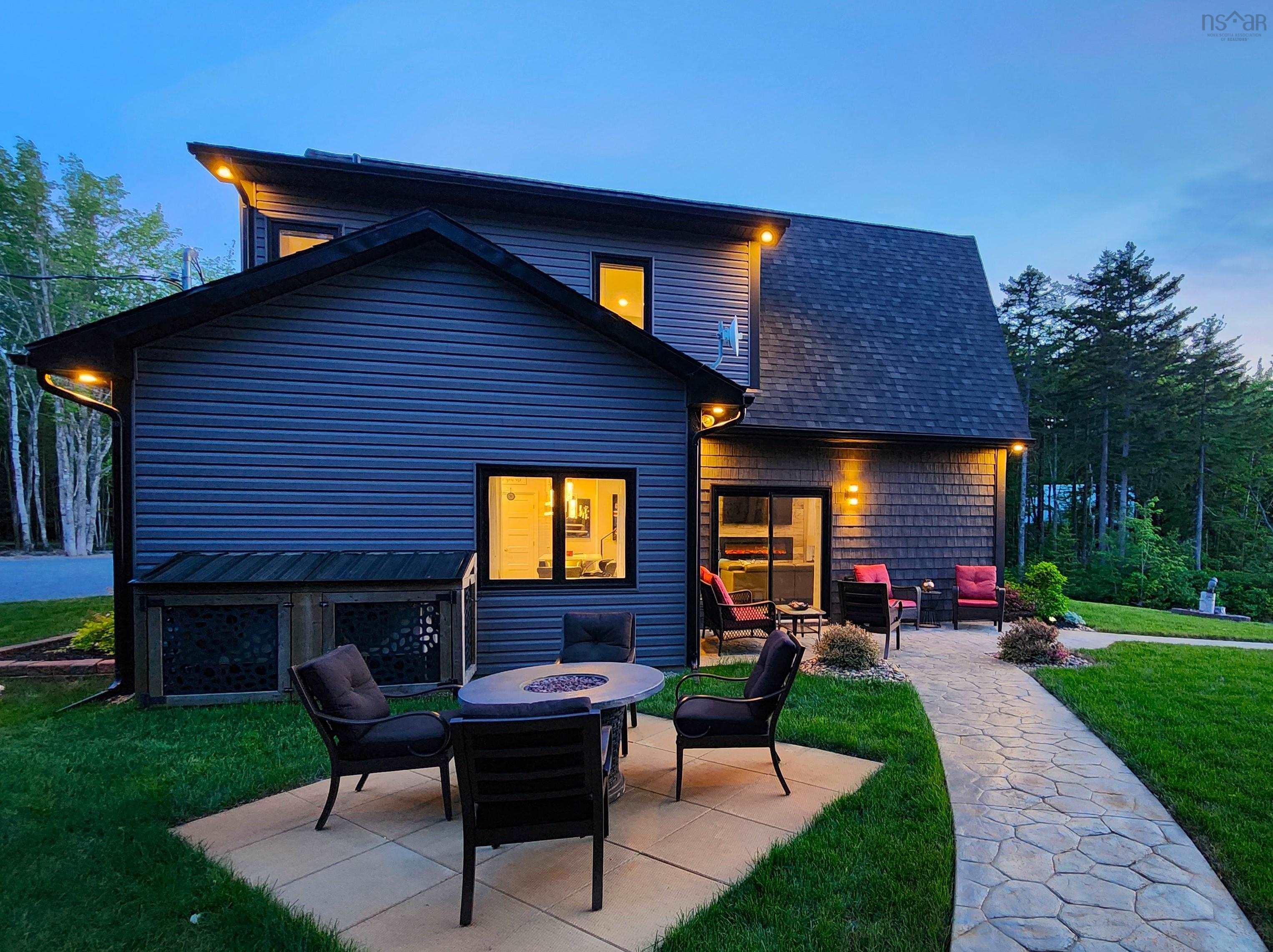 $1,295,000.00: 230 Joudrey Lane, Sweetland