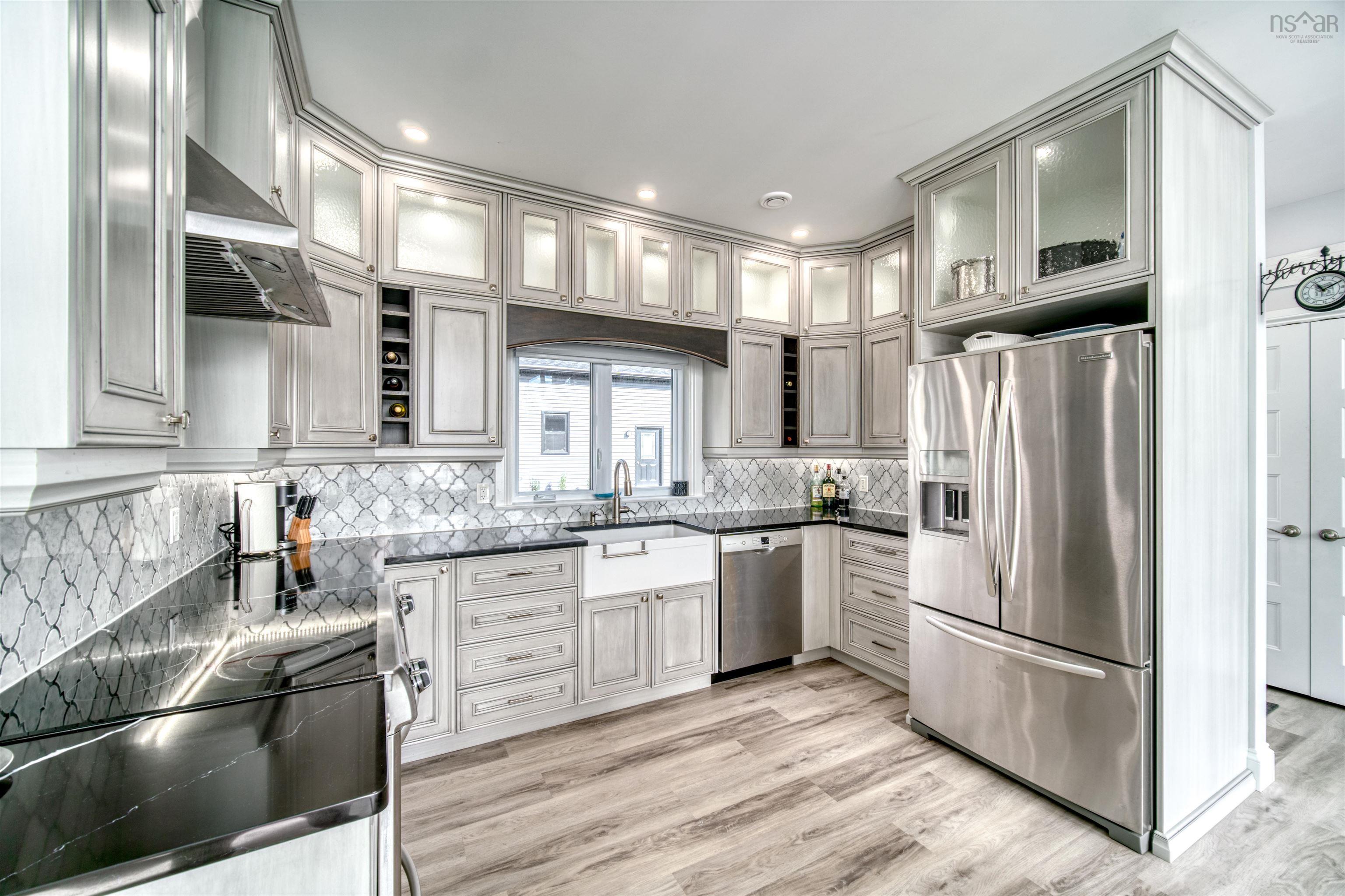 $1,295,000.00: 230 Joudrey Lane, Sweetland