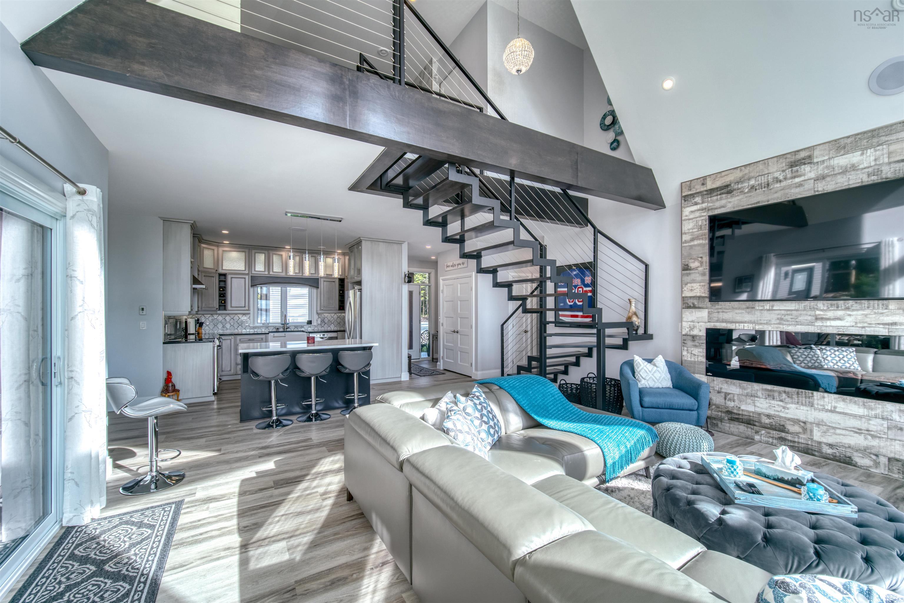 $1,295,000.00: 230 Joudrey Lane, Sweetland