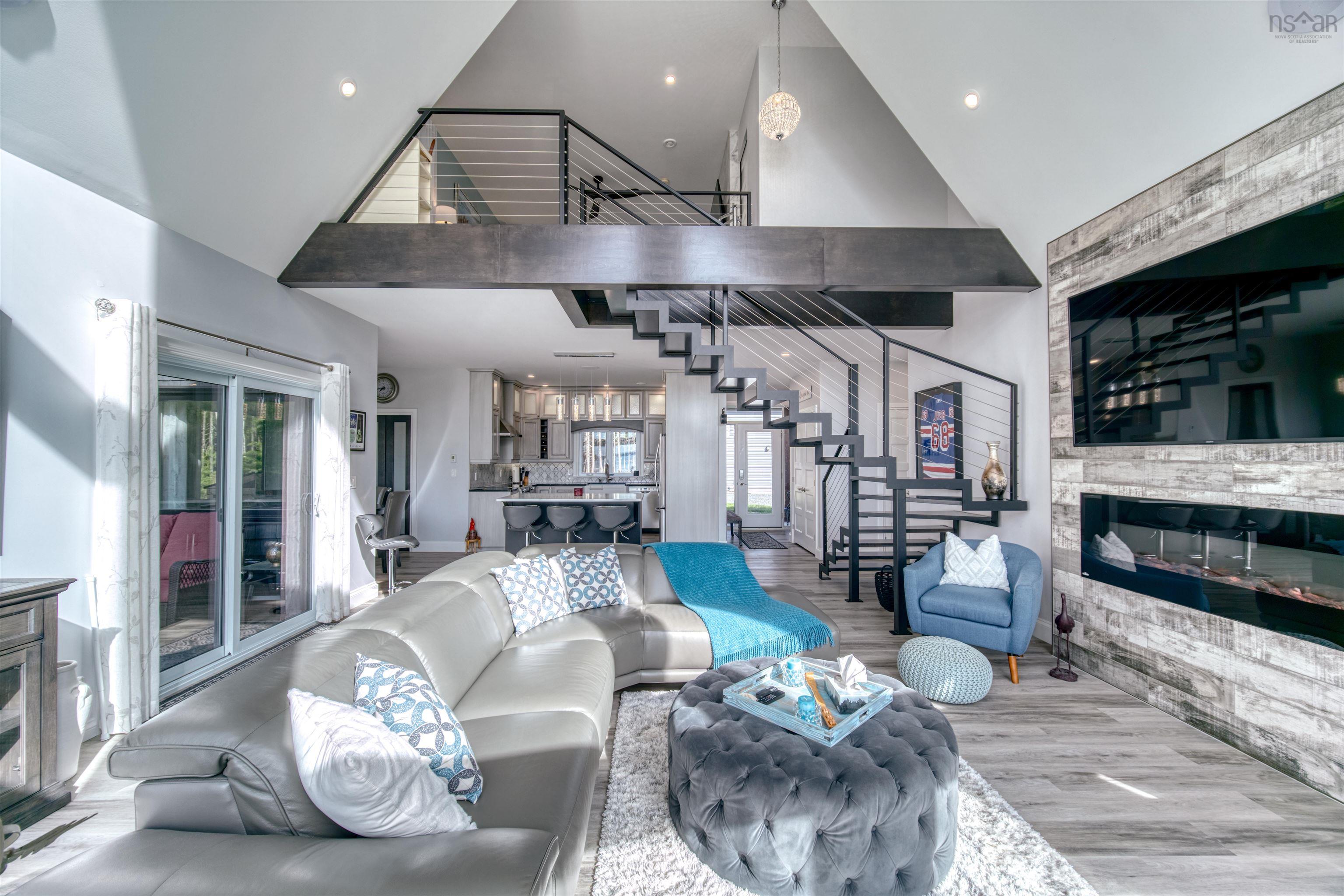 $1,295,000.00: 230 Joudrey Lane, Sweetland