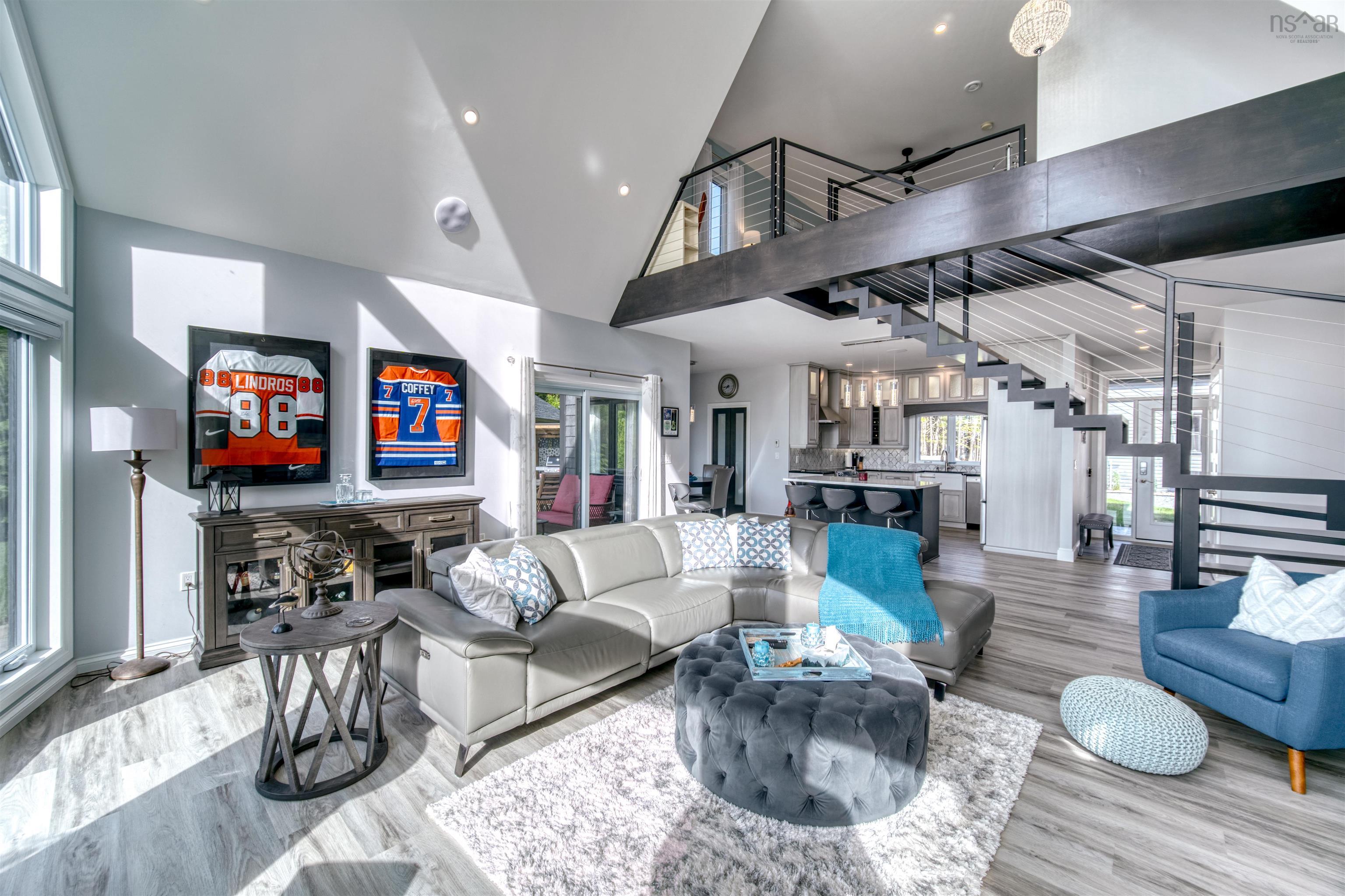 $1,295,000.00: 230 Joudrey Lane, Sweetland