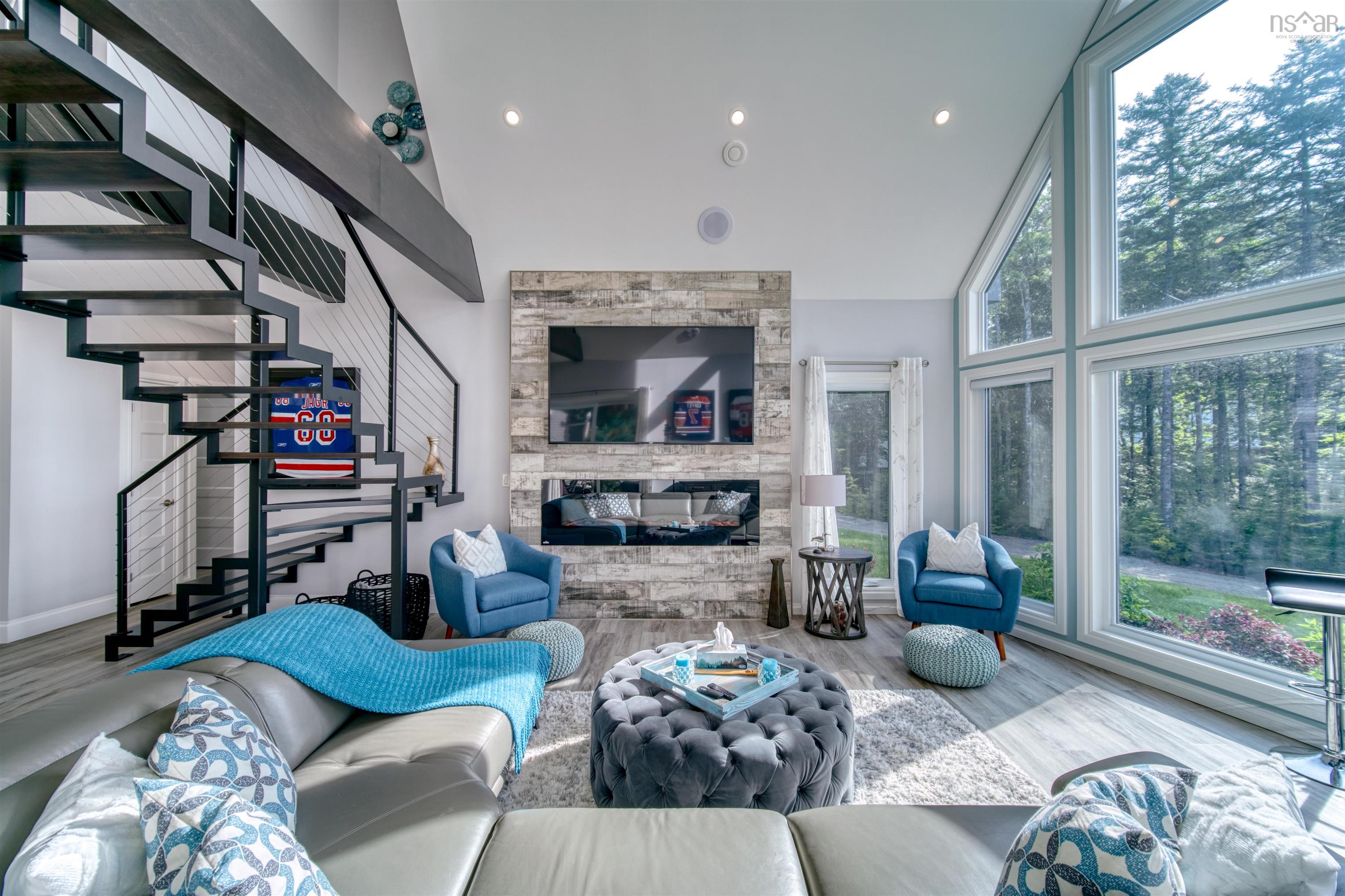 $1,295,000.00: 230 Joudrey Lane, Sweetland