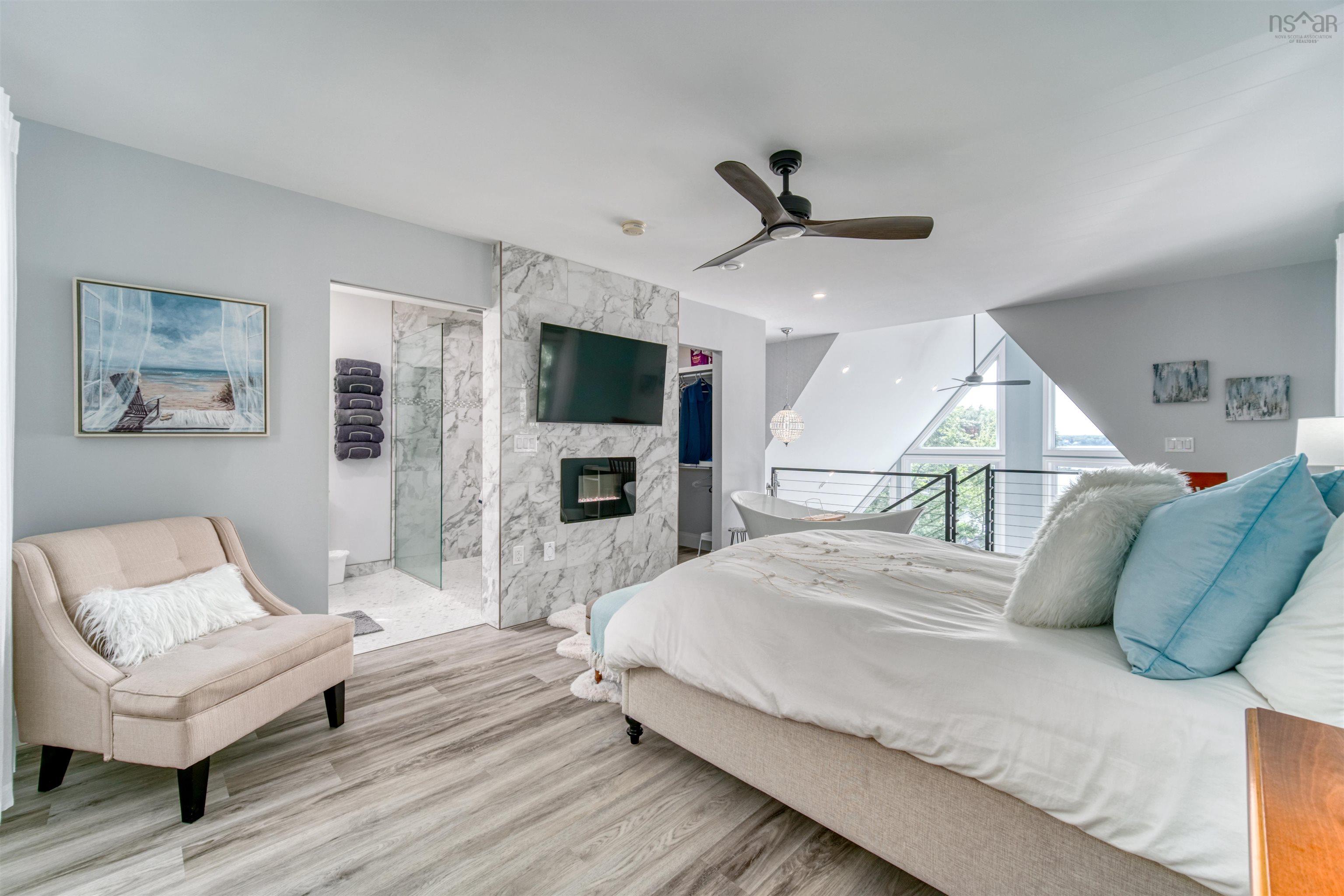 $1,295,000.00: 230 Joudrey Lane, Sweetland