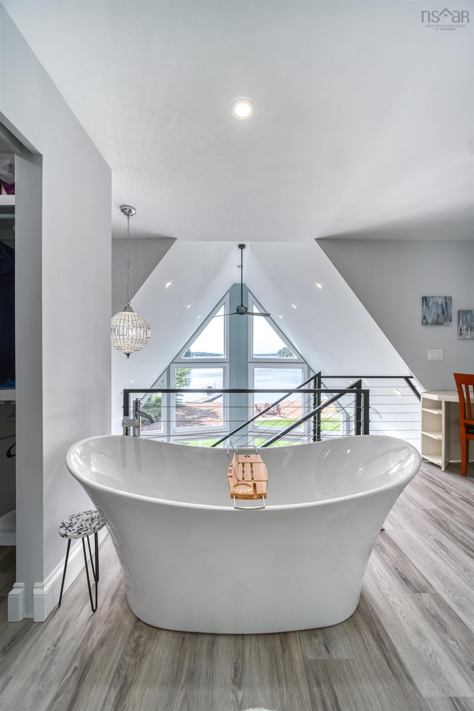 $1,295,000.00: 230 Joudrey Lane, Sweetland
