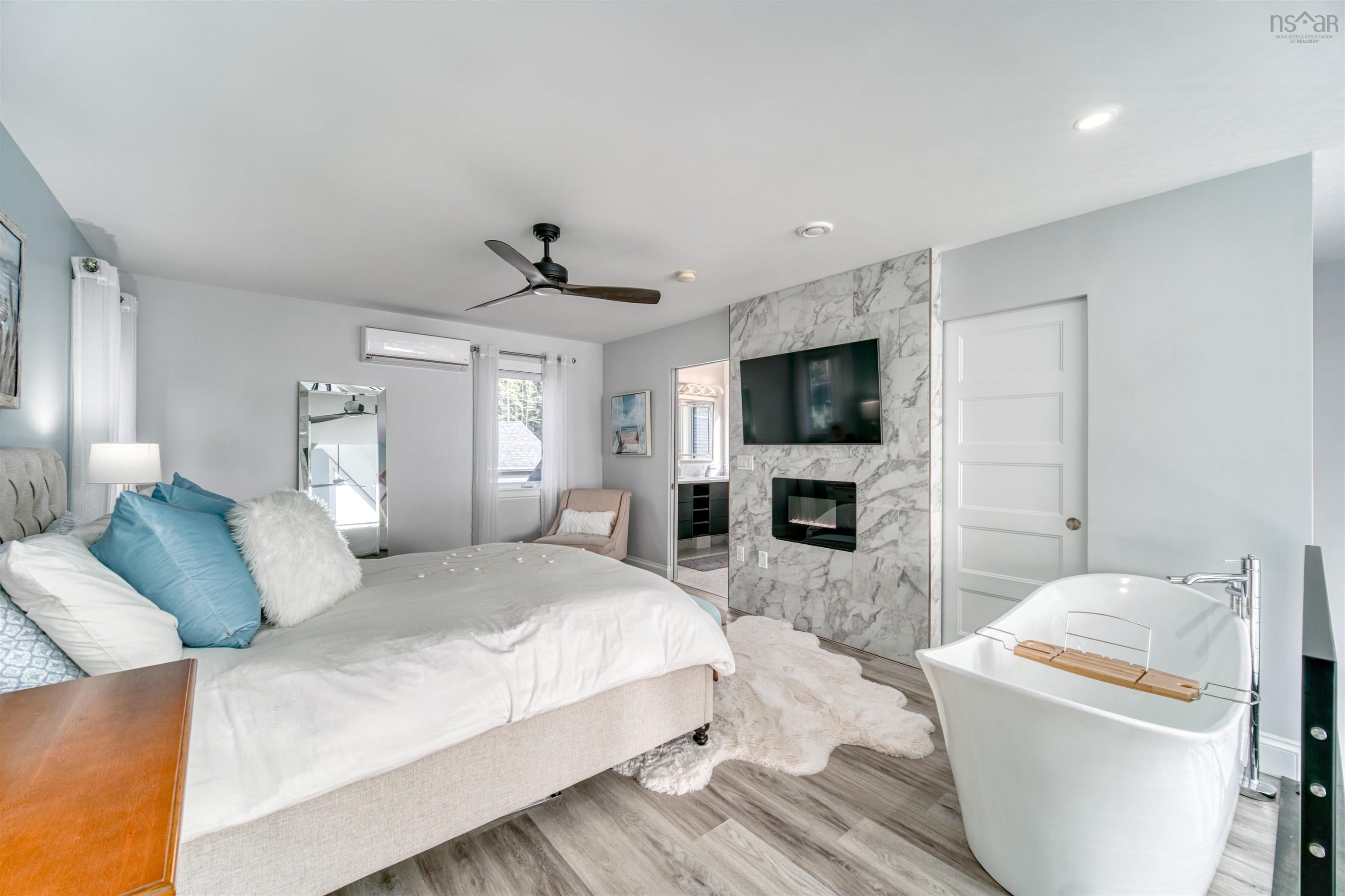 $1,295,000.00: 230 Joudrey Lane, Sweetland