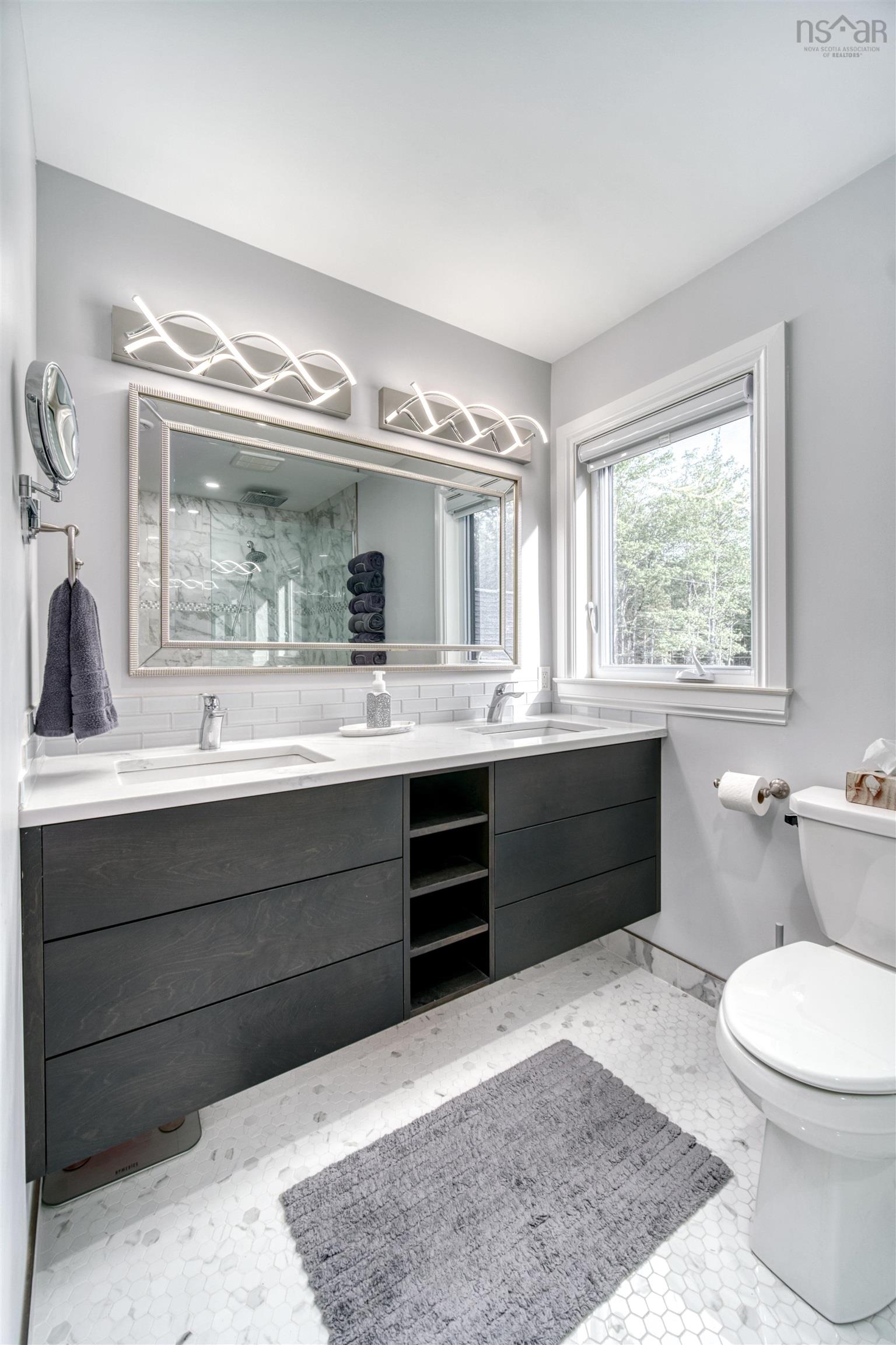 $1,295,000.00: 230 Joudrey Lane, Sweetland