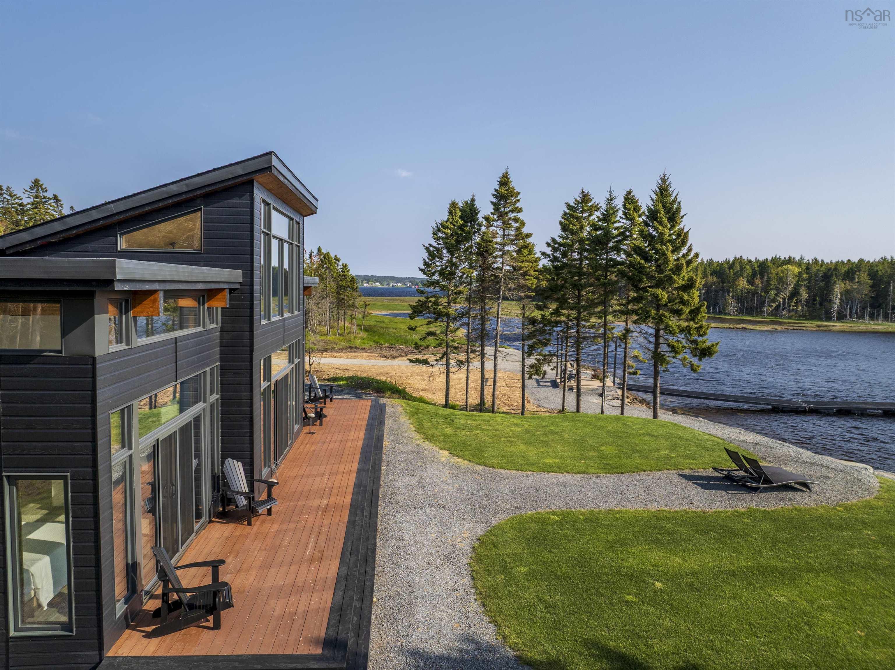 $1,500,000.00: 4125 332 Highway, East Lahave
