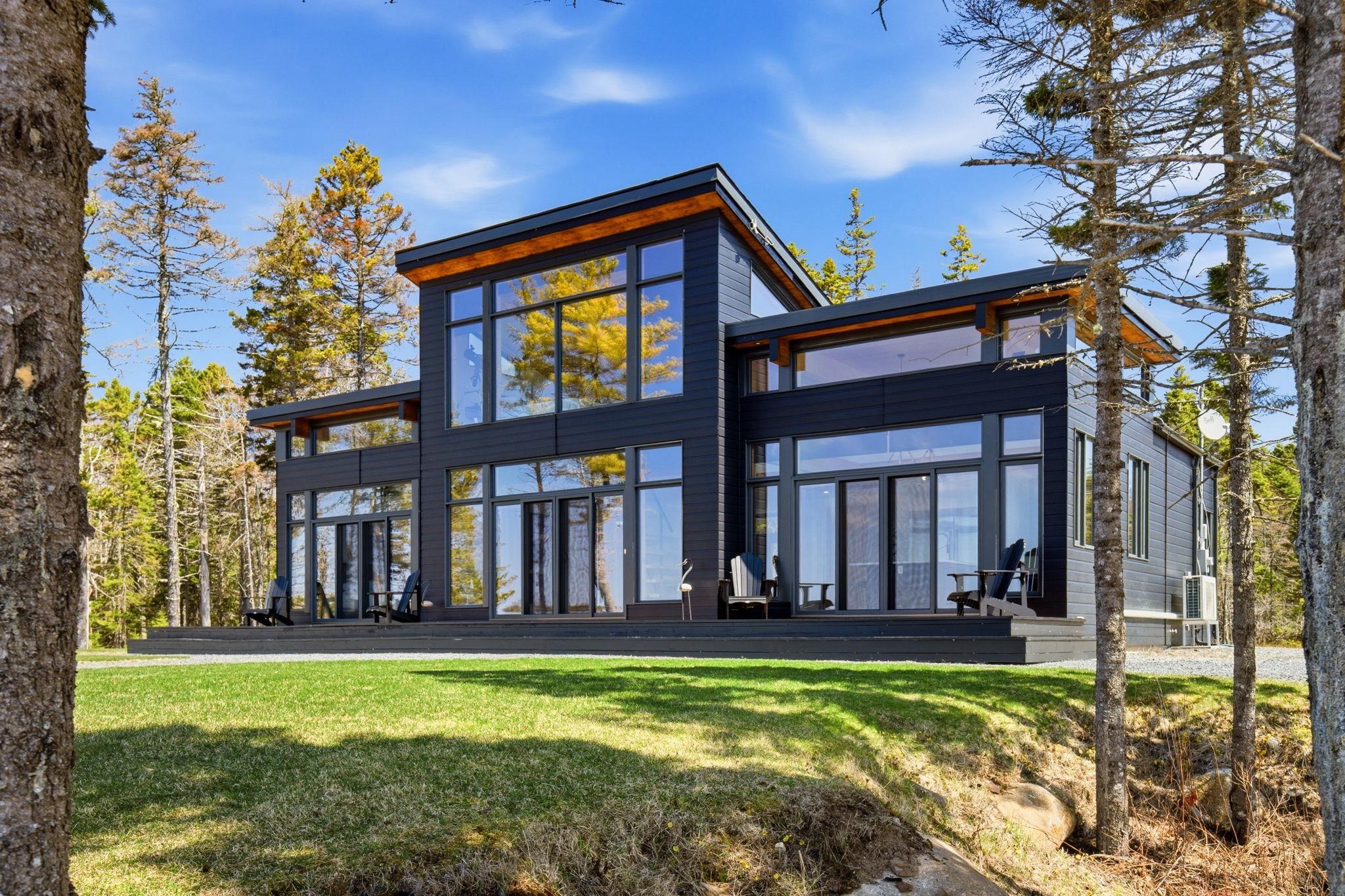 $1,500,000.00: 4125 332 Highway, East Lahave
