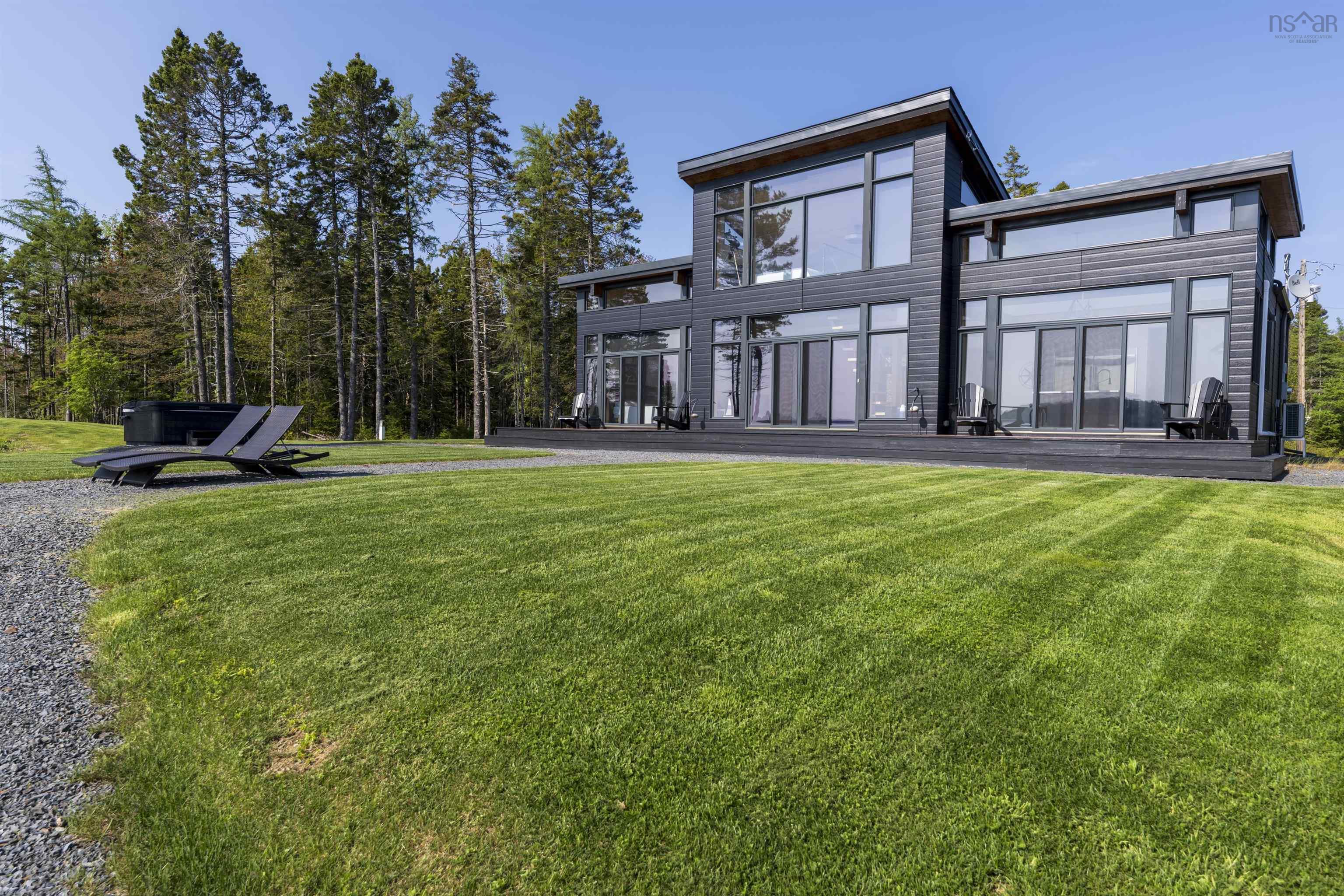$1,380,000.00: 4125 332 Highway, East Lahave