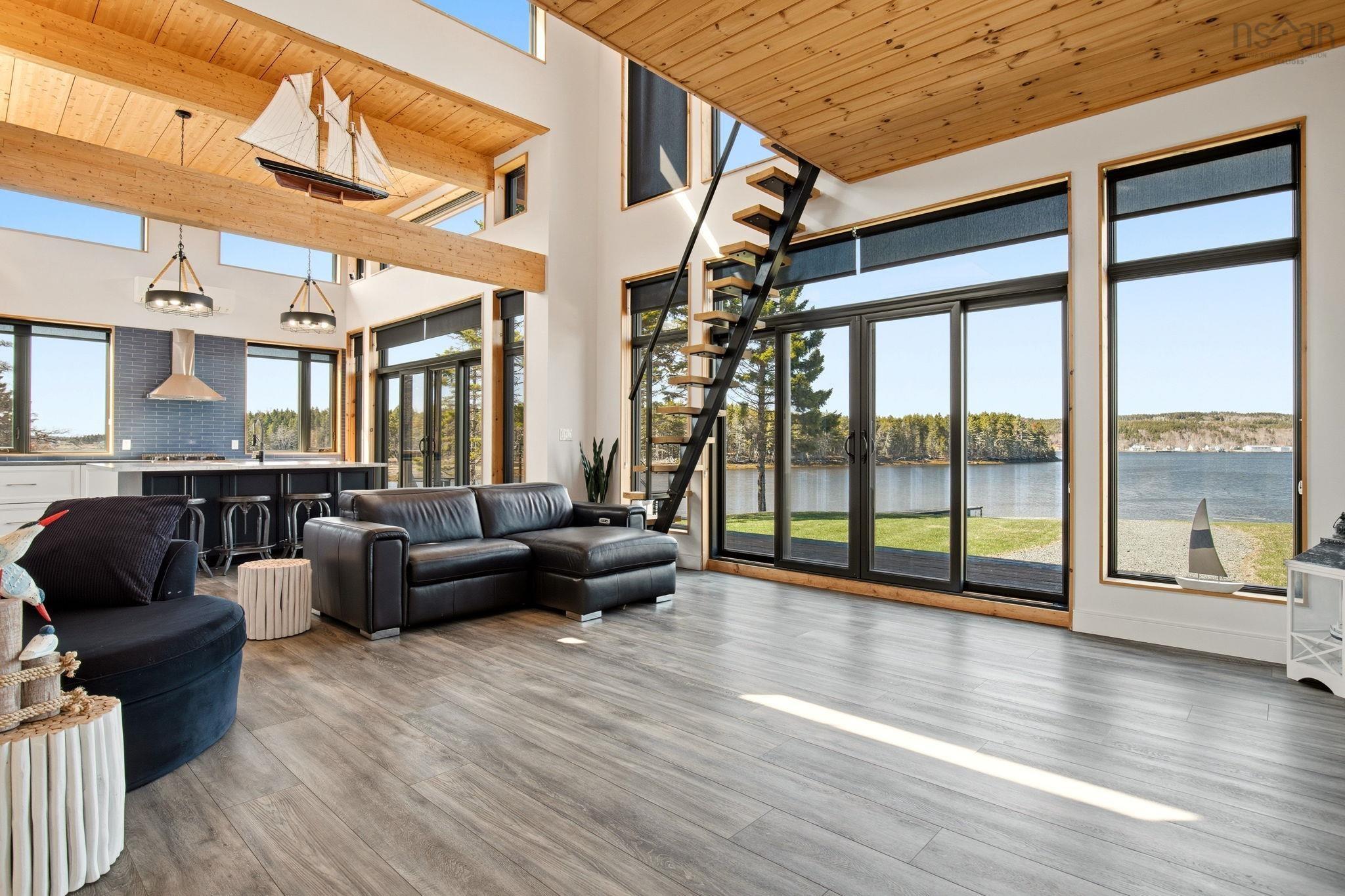 $1,380,000.00: 4125 332 Highway, East Lahave