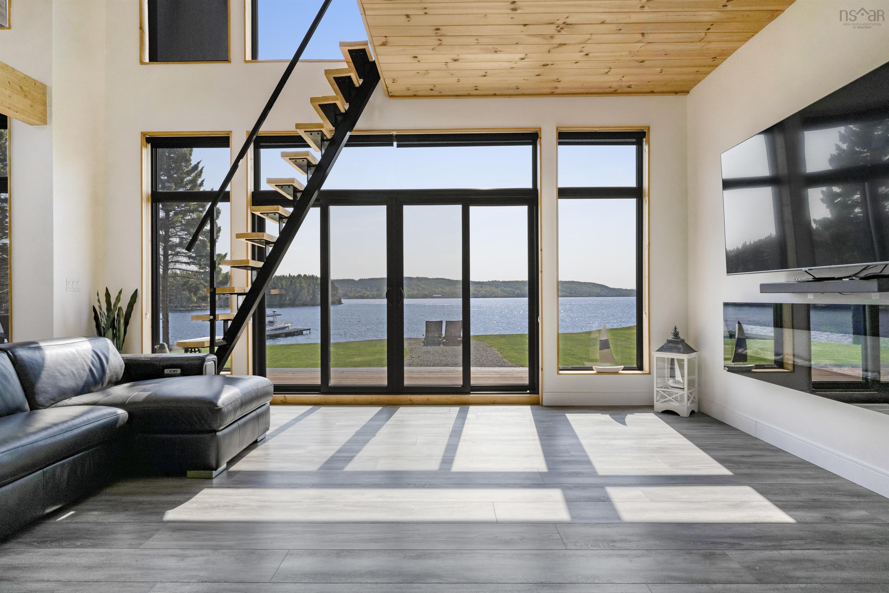$1,500,000.00: 4125 332 Highway, East Lahave