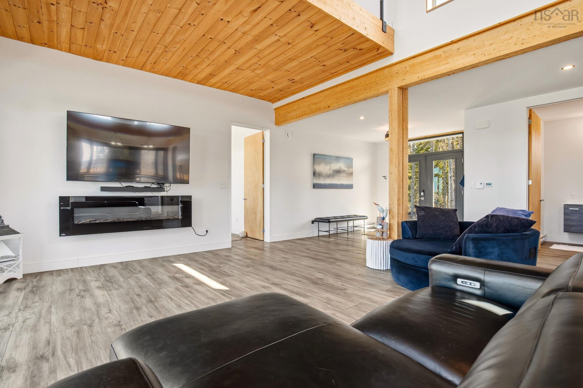 $1,380,000.00: 4125 332 Highway, East Lahave