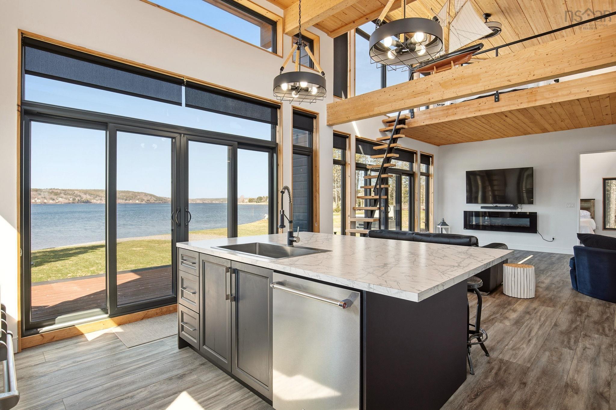 $1,500,000.00: 4125 332 Highway, East Lahave