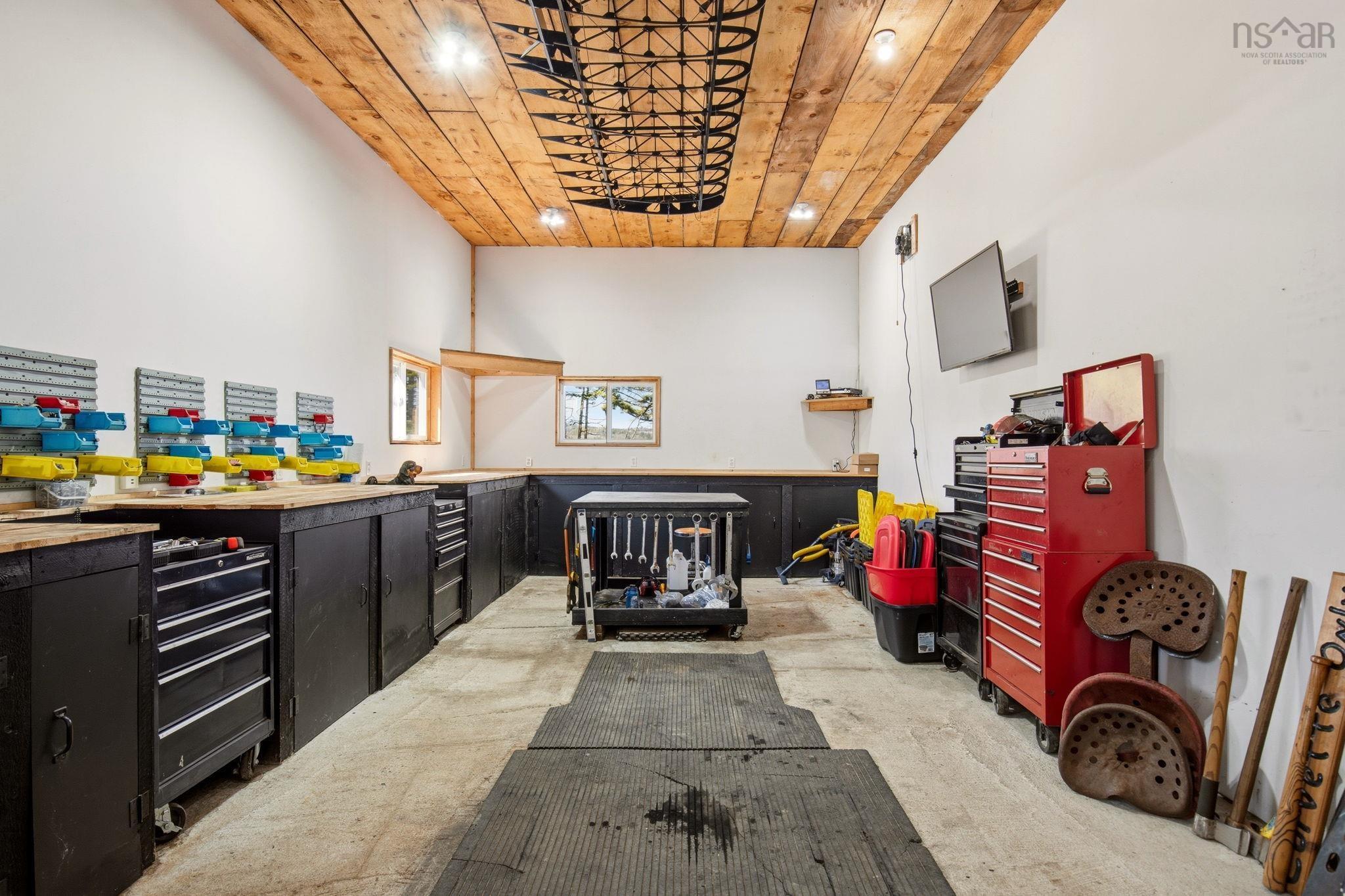 $1,380,000.00: 4125 332 Highway, East Lahave