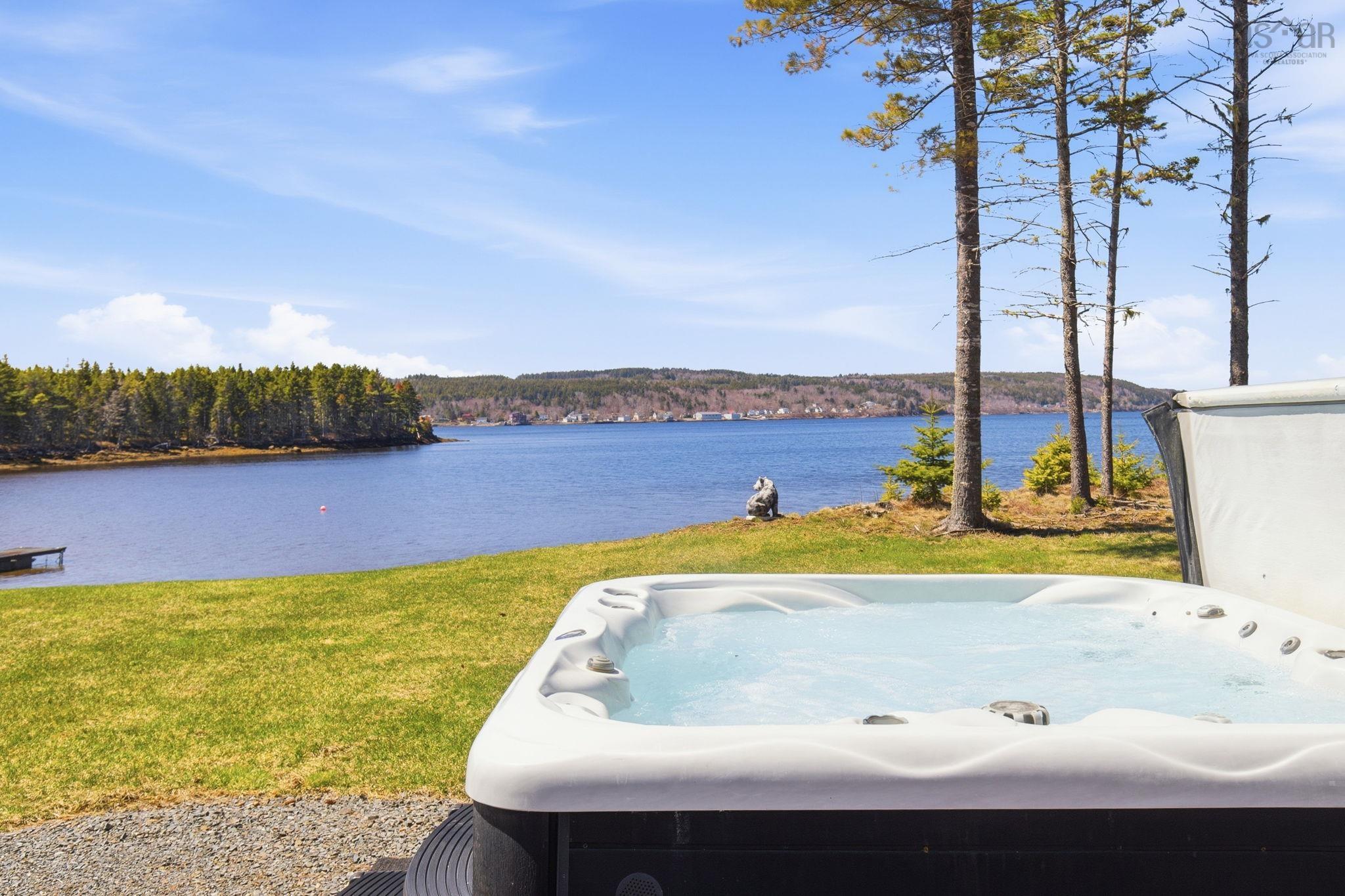 $1,380,000.00: 4125 332 Highway, East Lahave