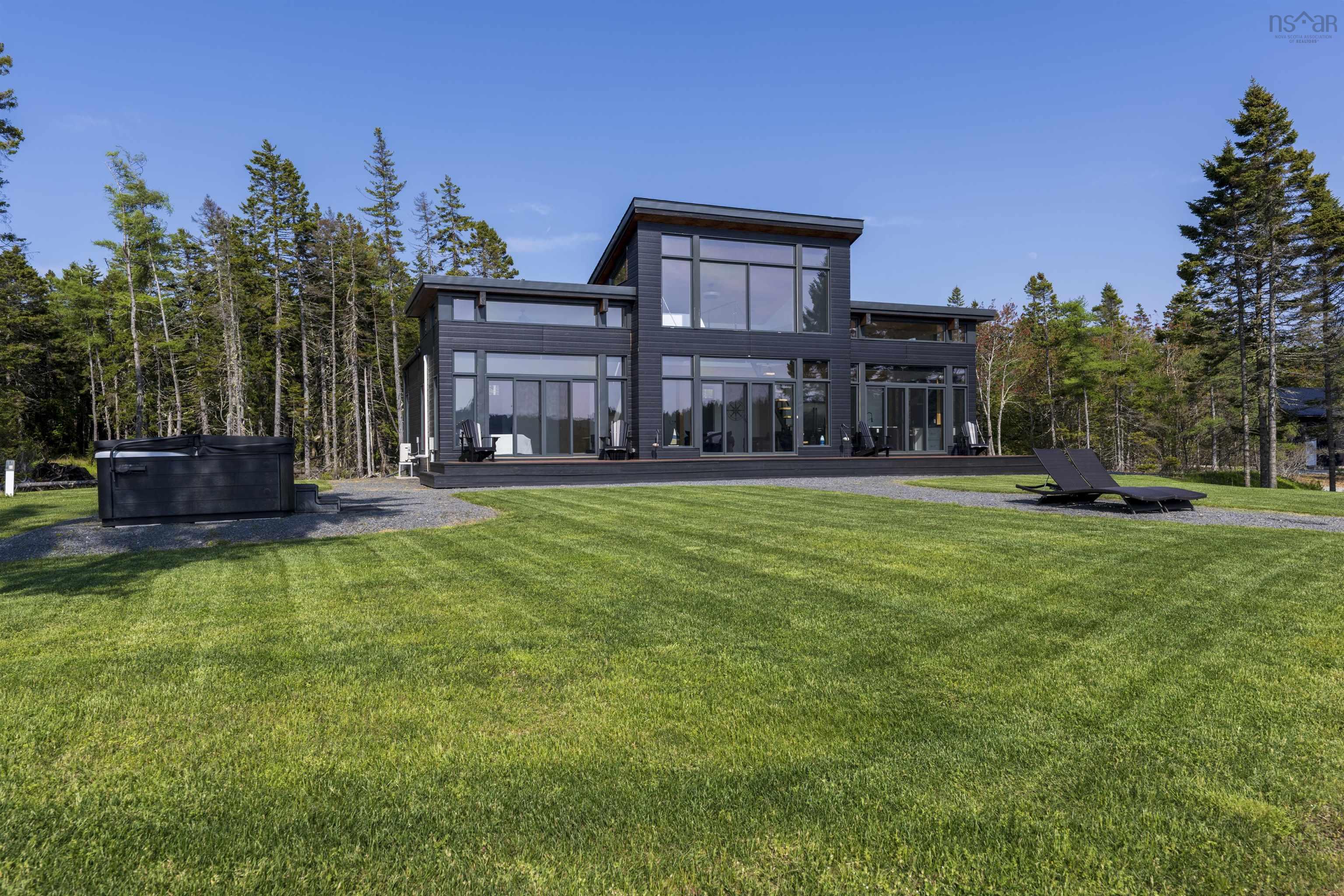 $1,380,000.00: 4125 332 Highway, East Lahave