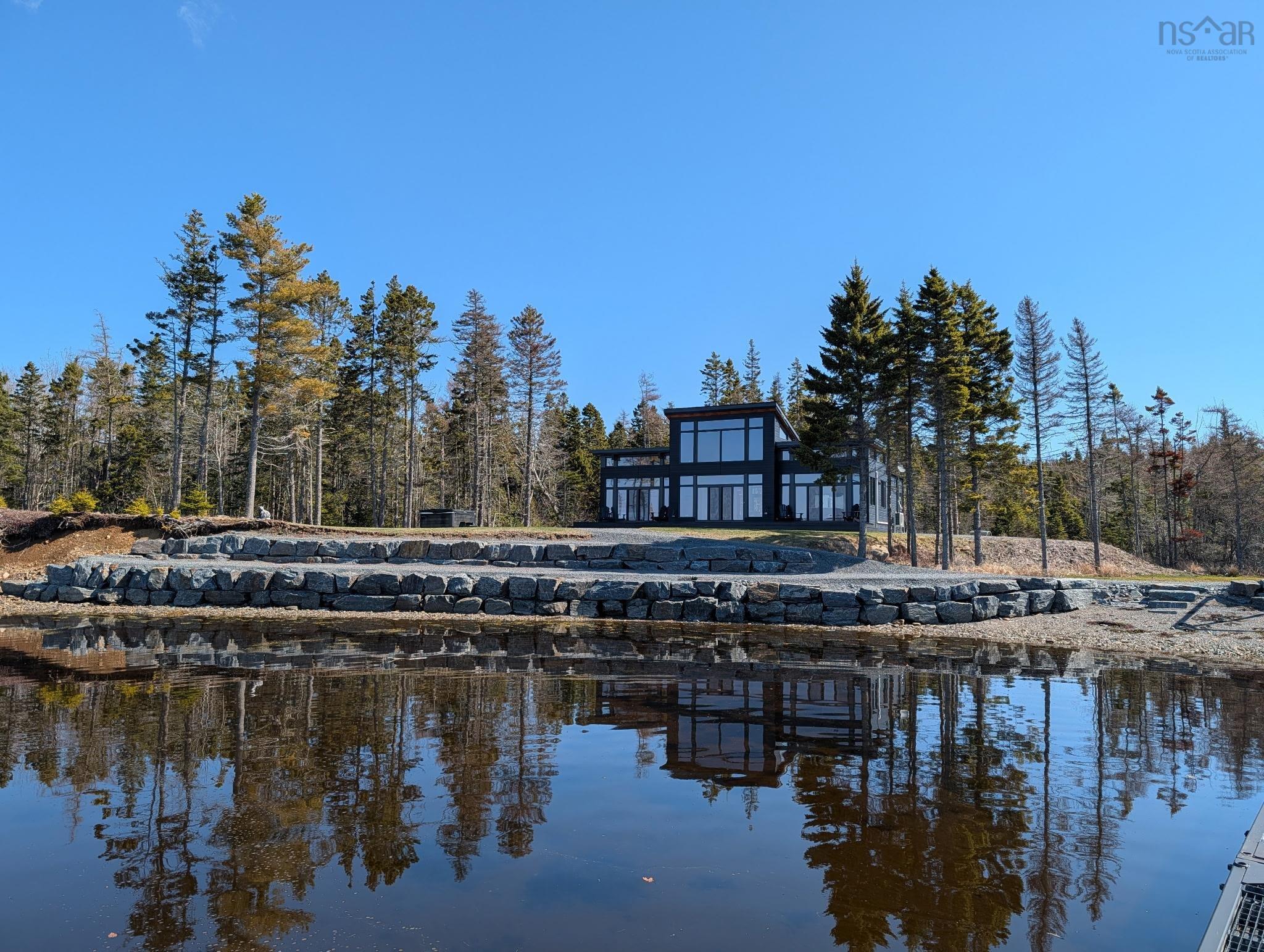$1,380,000.00: 4125 332 Highway, East Lahave