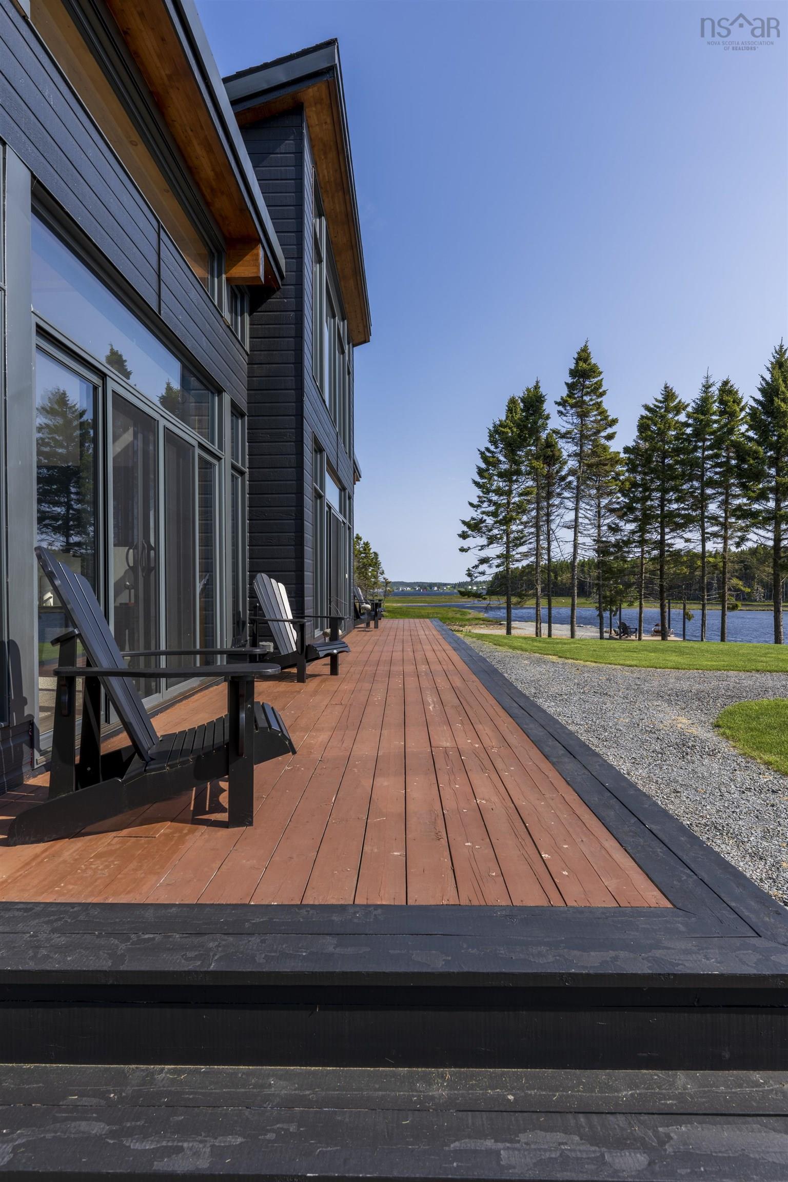 $1,380,000.00: 4125 332 Highway, East Lahave