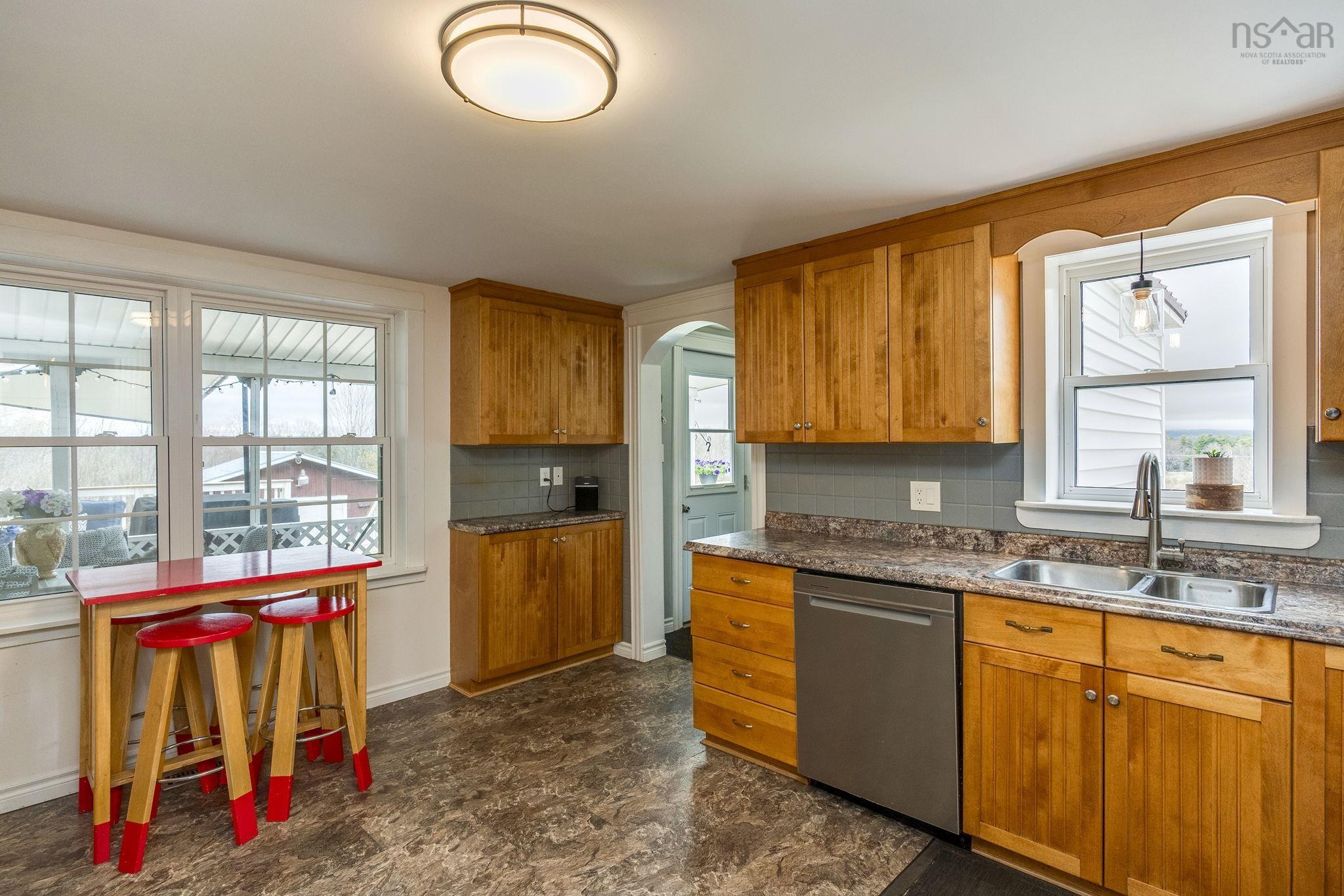 $470,000.00: 683 Messenger Road, Tremont