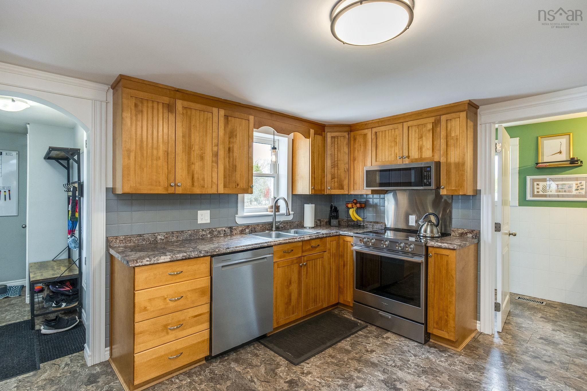 $470,000.00: 683 Messenger Road, Tremont