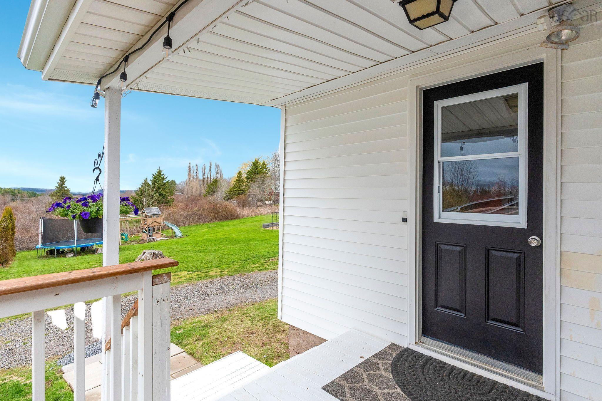 $470,000.00: 683 Messenger Road, Tremont