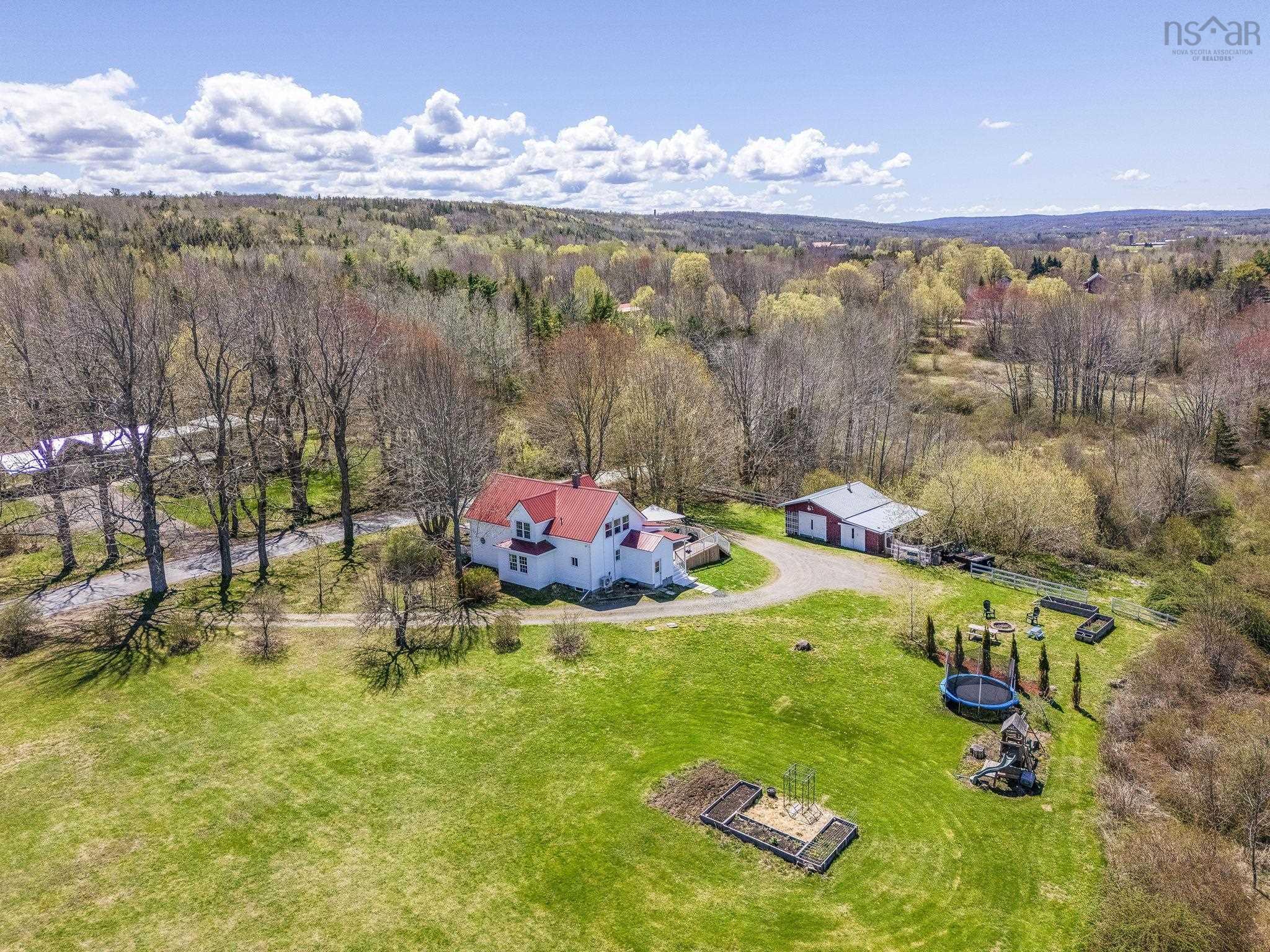 $455,500.00: 683 Messenger Road, Tremont