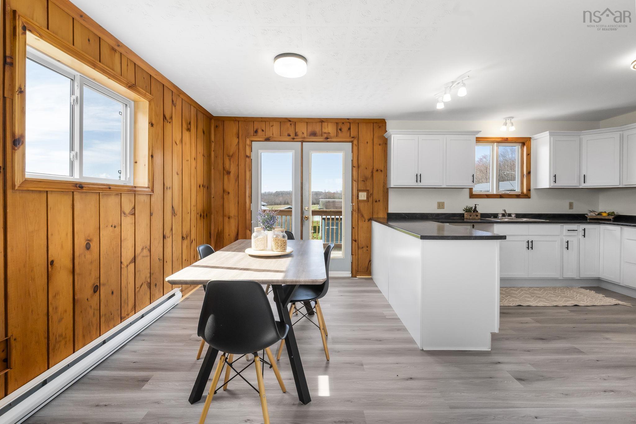 $524,900.00: 2849 Highway 215, Centre Burlington