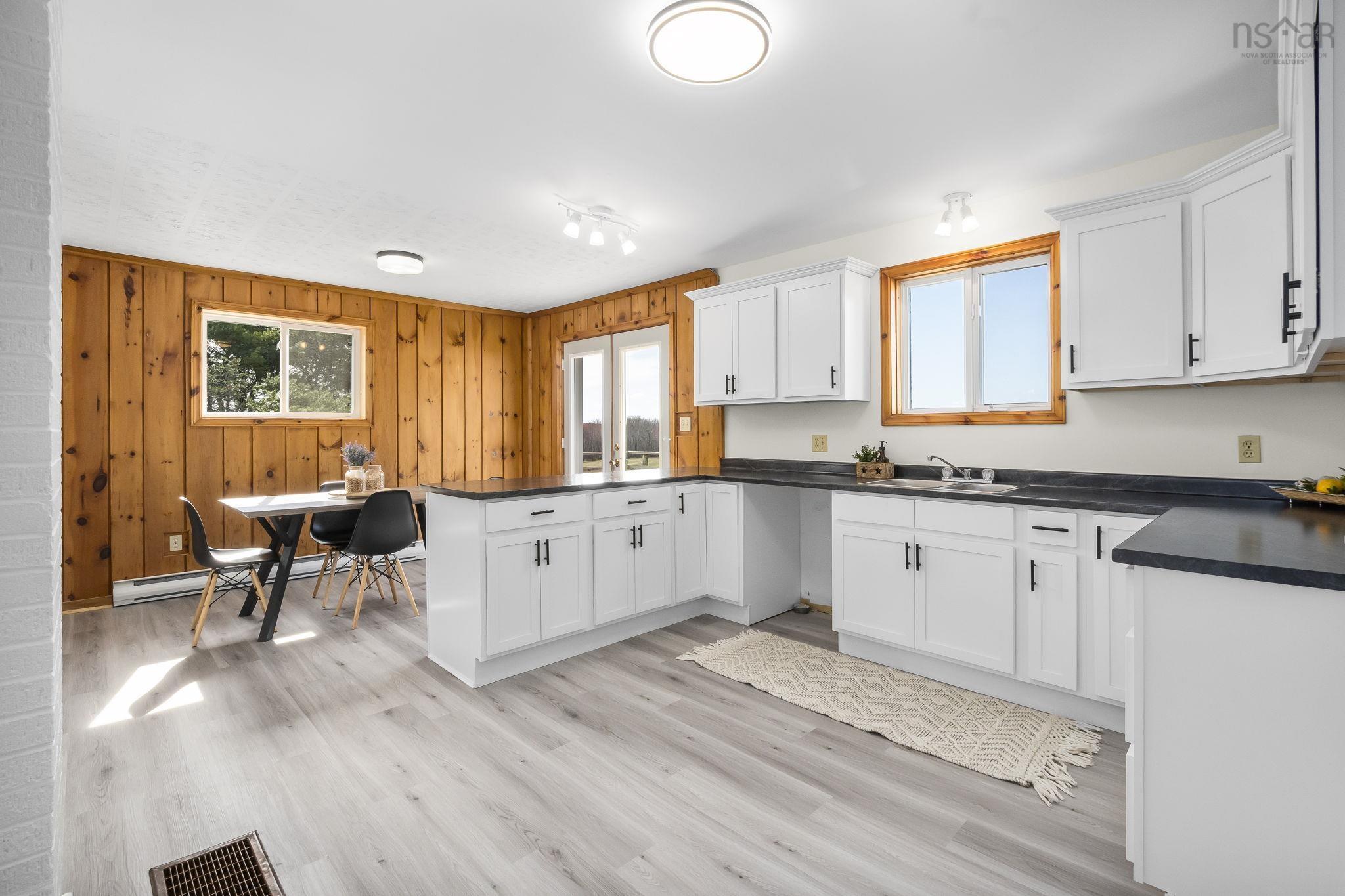 $524,900.00: 2849 Highway 215, Centre Burlington