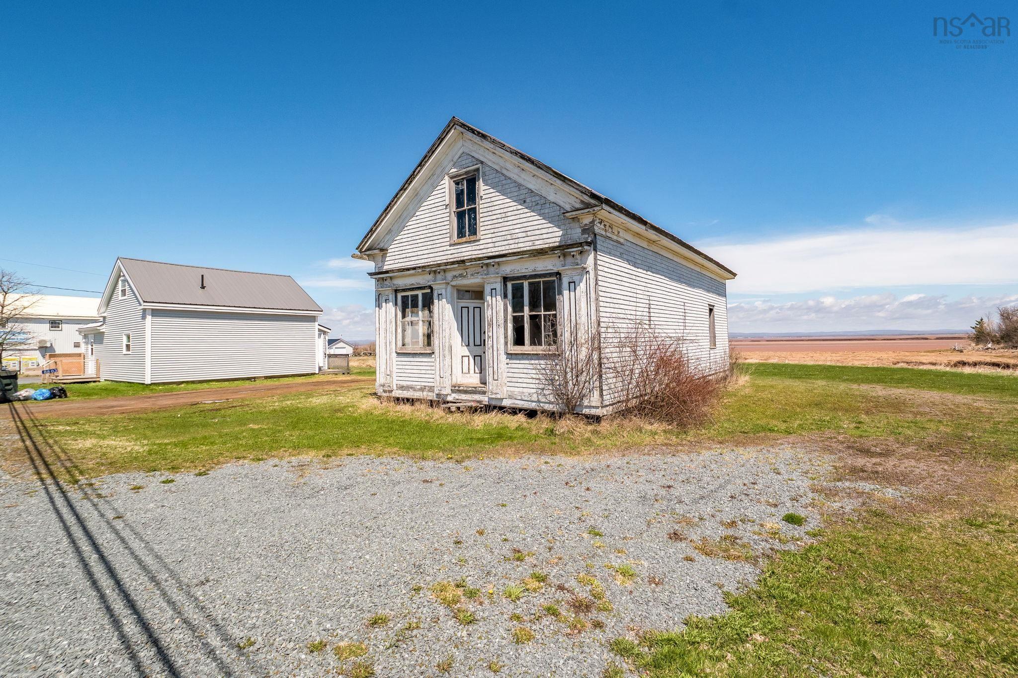 $219,900.00: 8803 Highway 215, Maitland