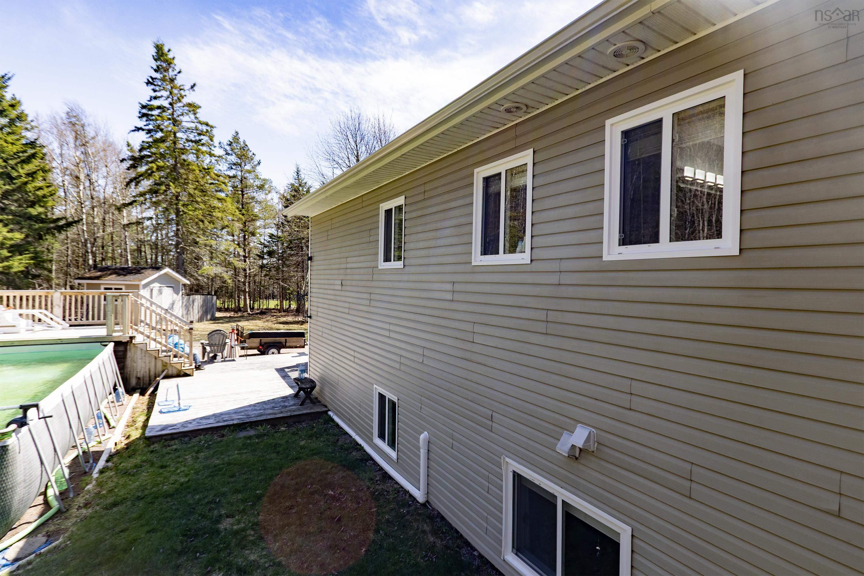 $469,900.00: 18372 Highway 2, Fenwick