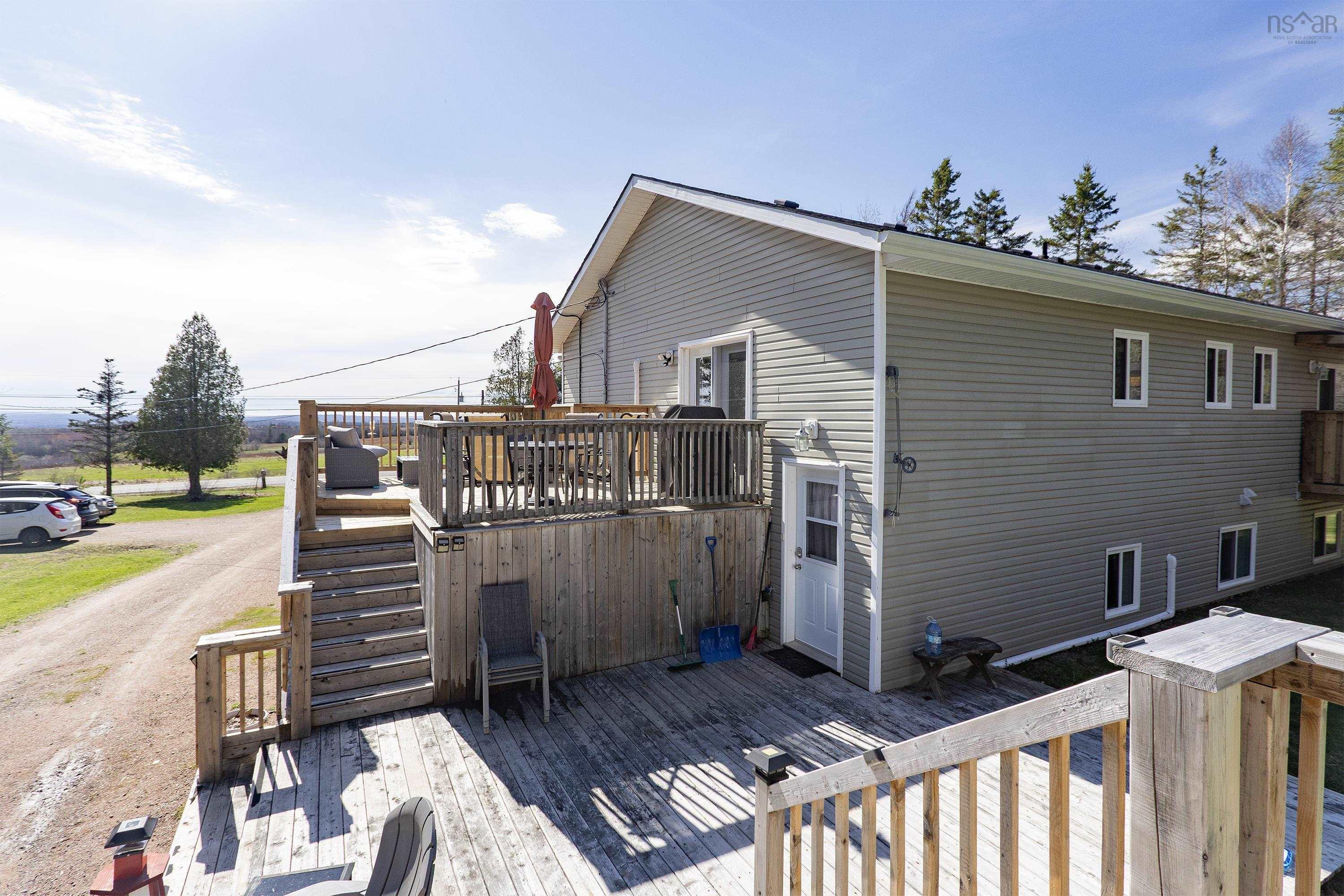$469,900.00: 18372 Highway 2, Fenwick