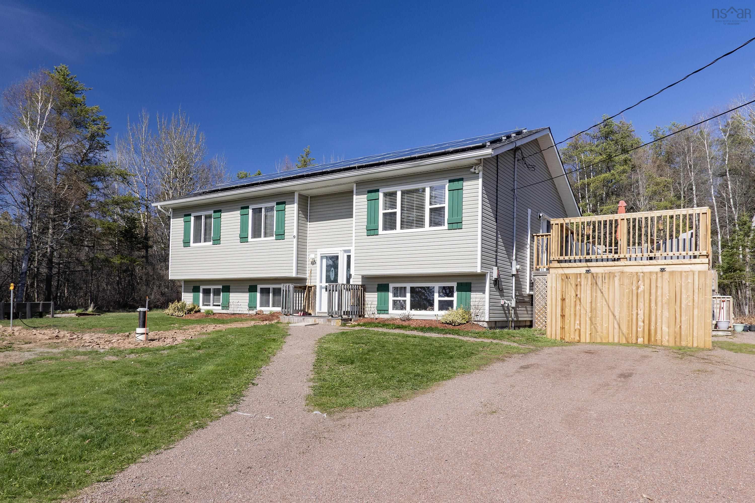 $469,900.00: 18372 Highway 2, Fenwick