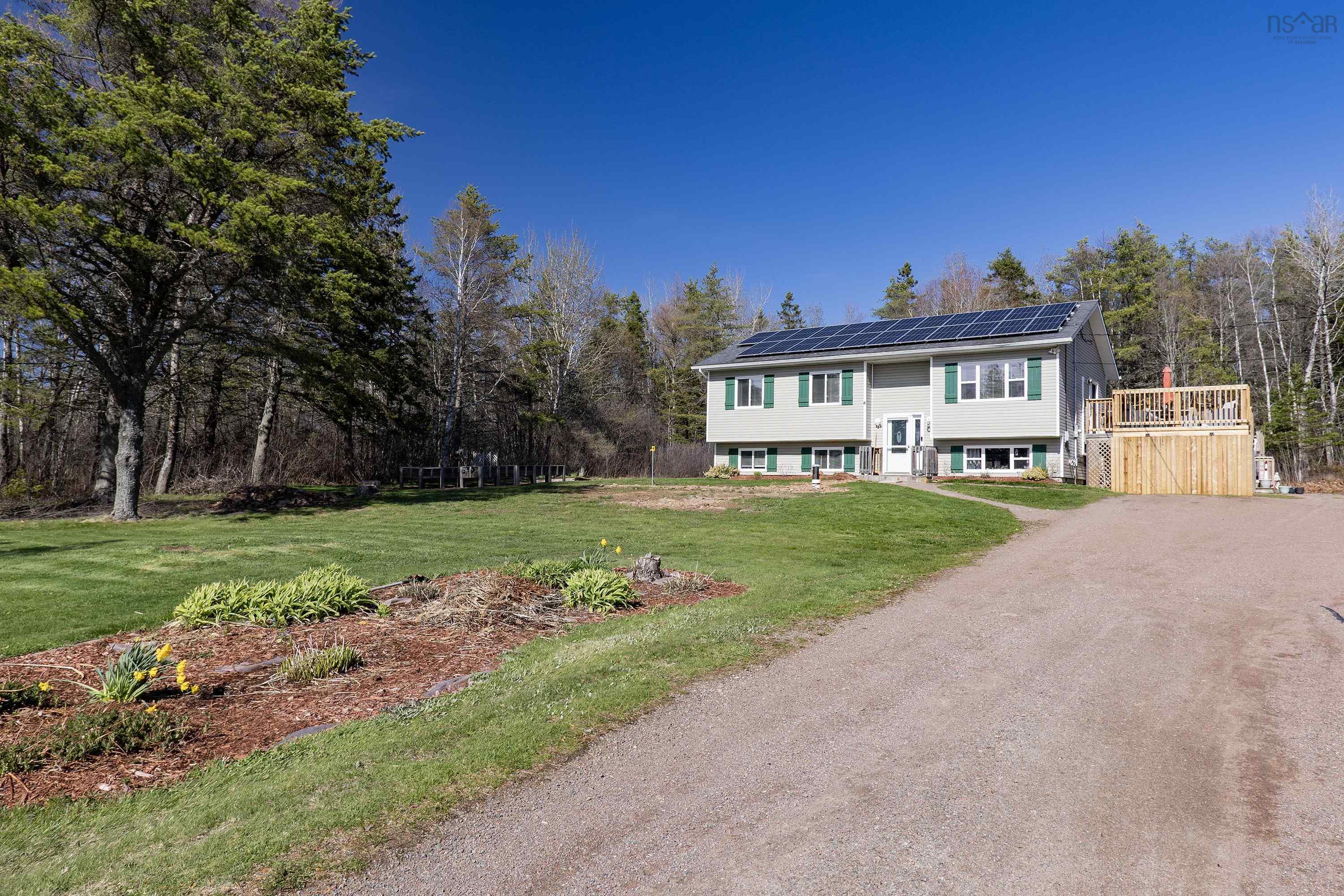 $469,900.00: 18372 Highway 2, Fenwick