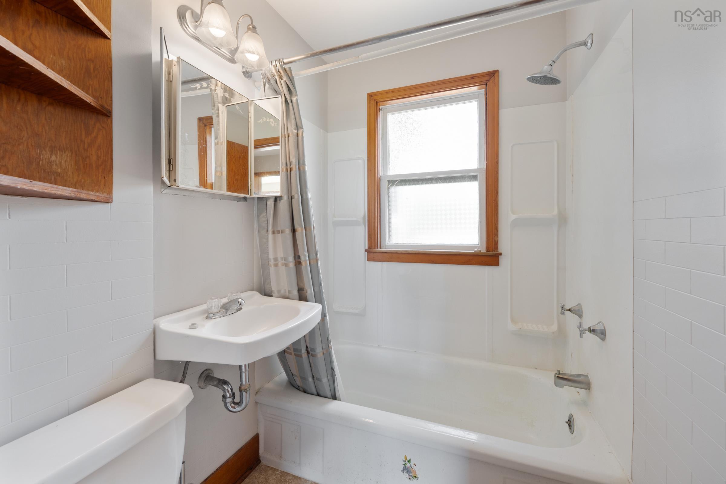$215,000.00: 6000 Highway 1, Mavillette