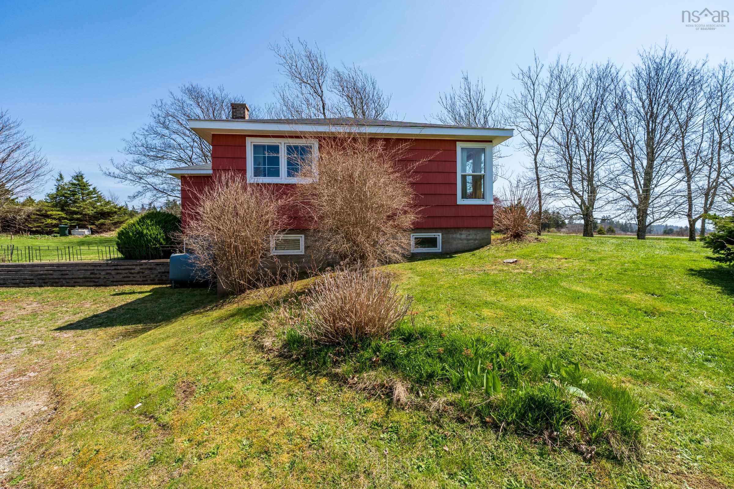 $279,000.00: 5996 Highway 1, Mavillette