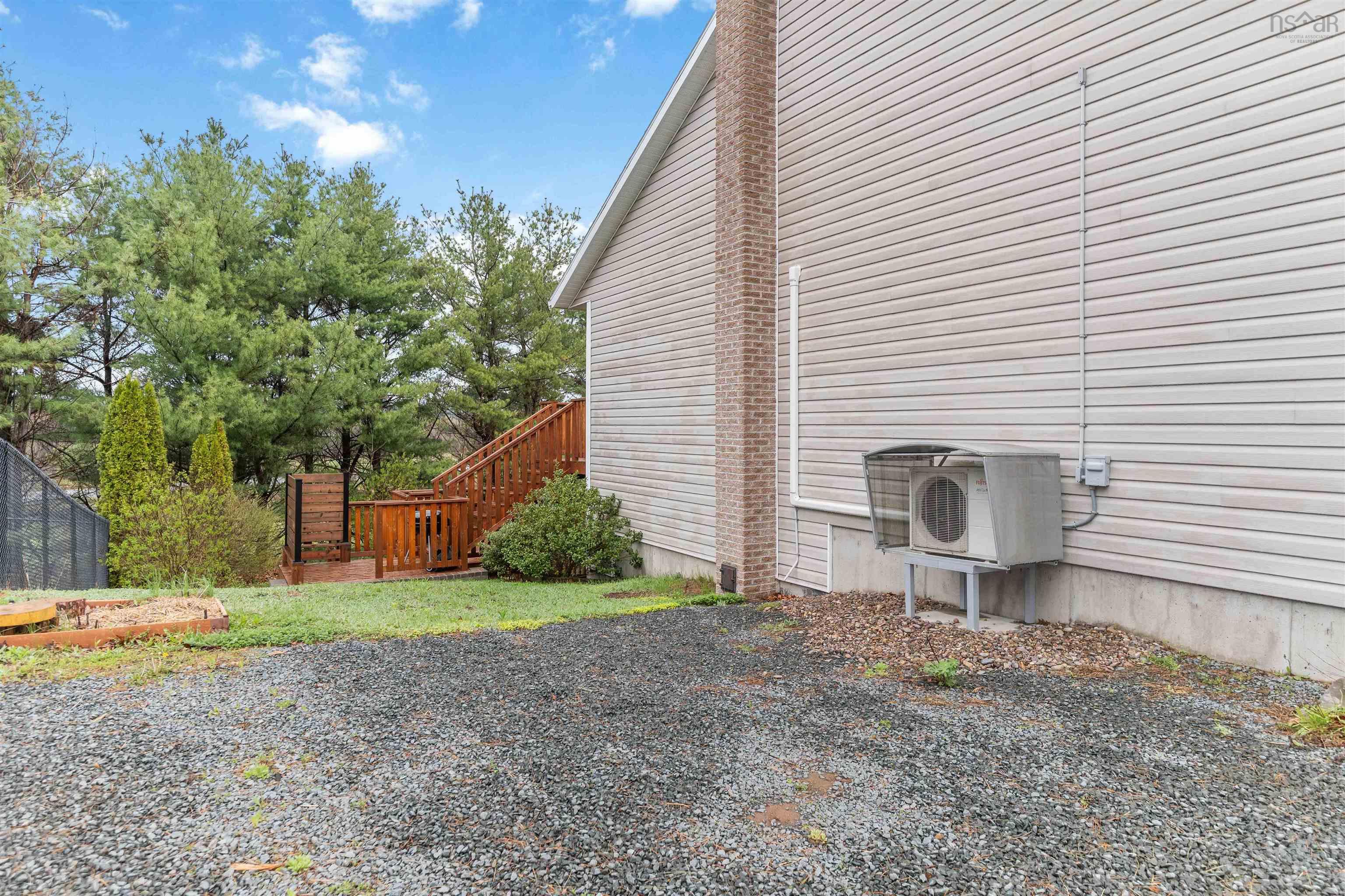 $535,000.00: 1841 Acadia Drive, Kingston