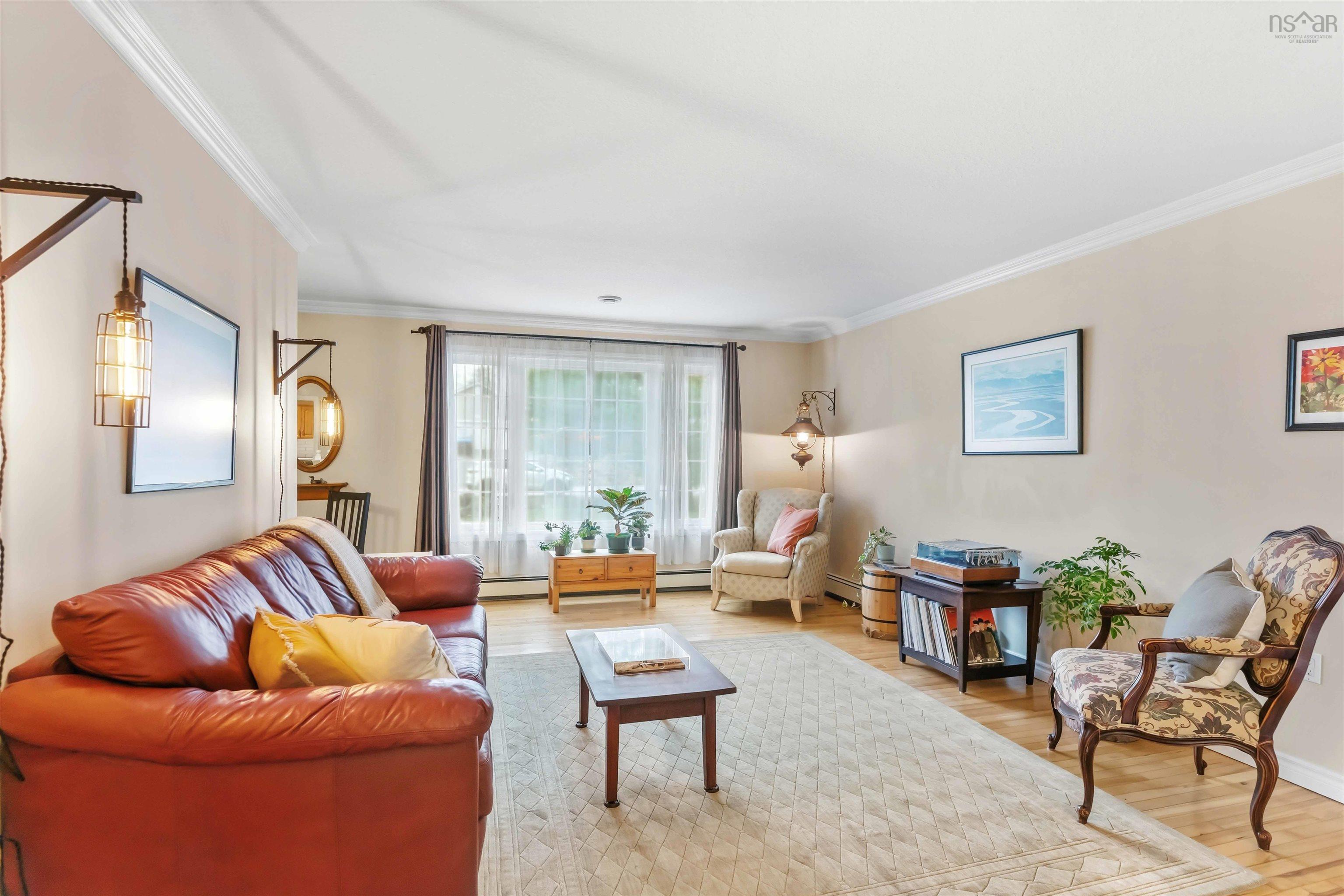 $535,000.00: 1841 Acadia Drive, Kingston