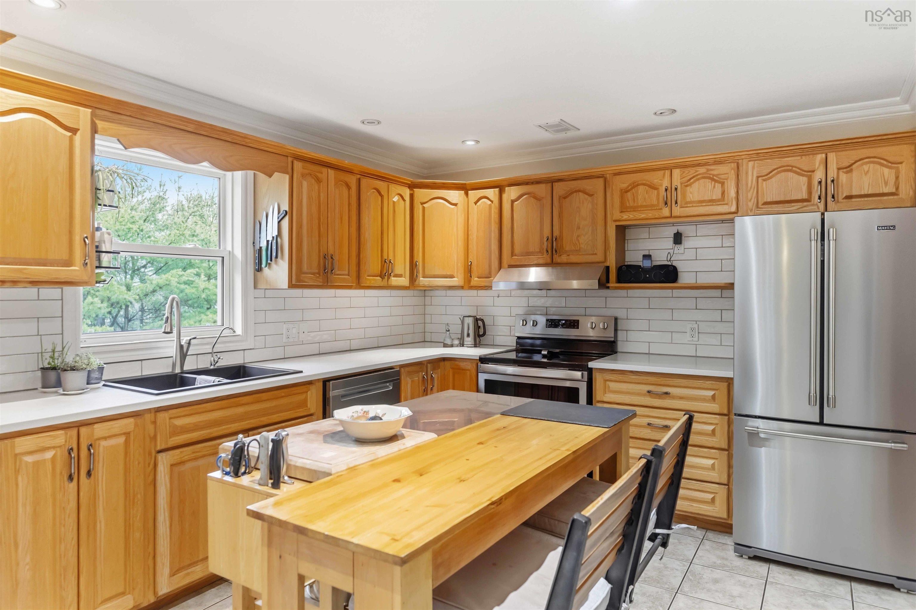 $535,000.00: 1841 Acadia Drive, Kingston