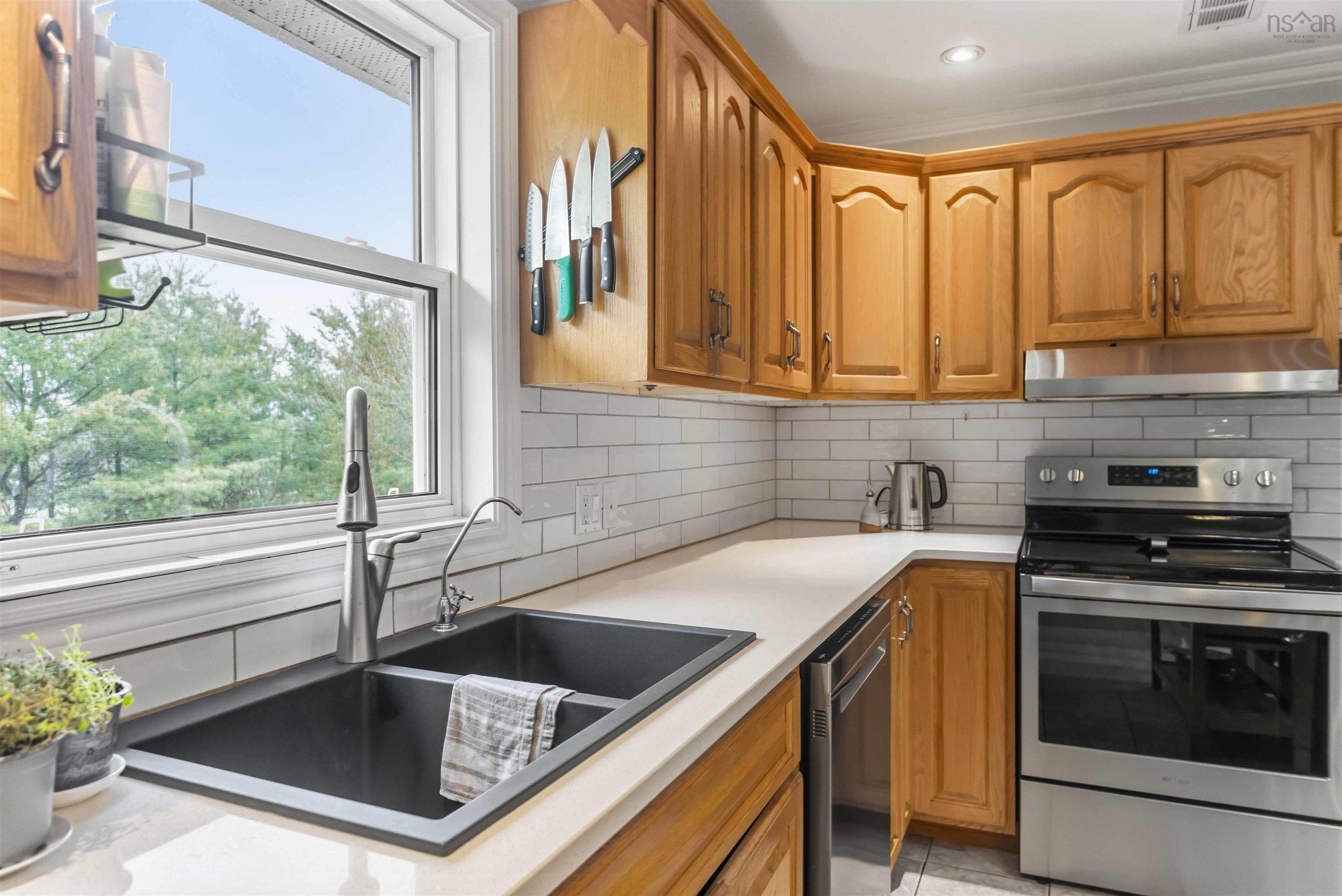$535,000.00: 1841 Acadia Drive, Kingston