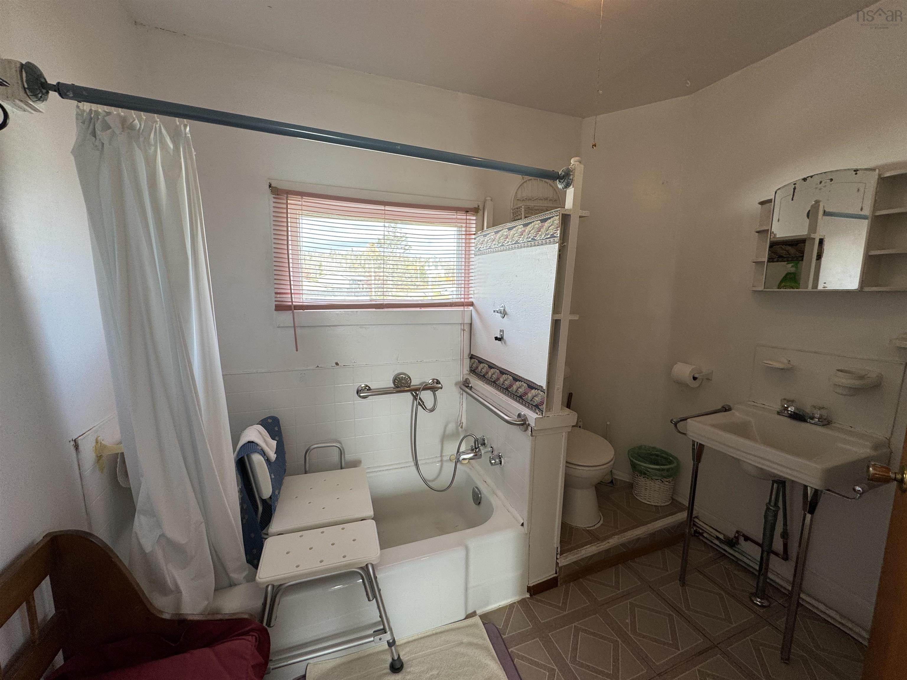$124,900.00: 37 Kent Street, Louisbourg