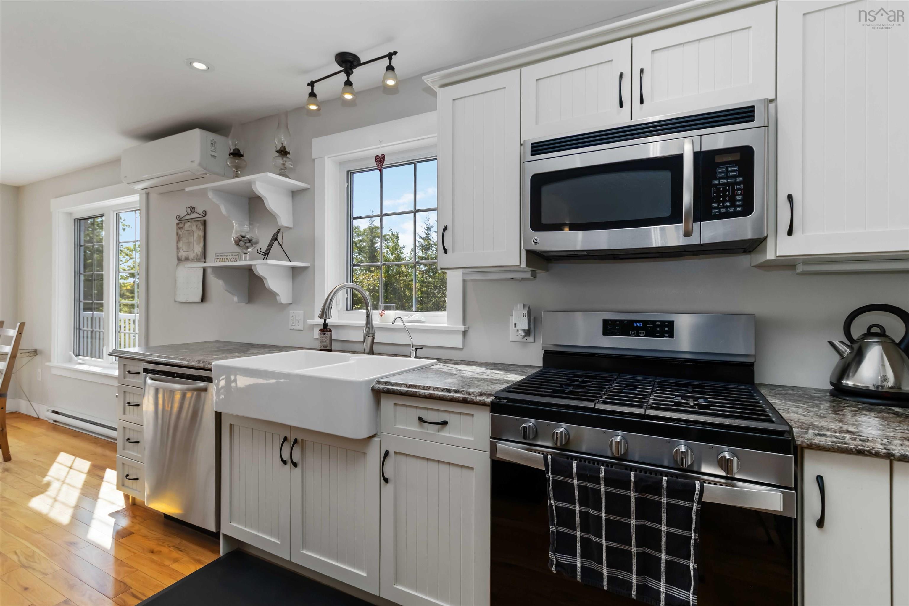 $749,000.00: 110 Oakridge Road, Mill Road